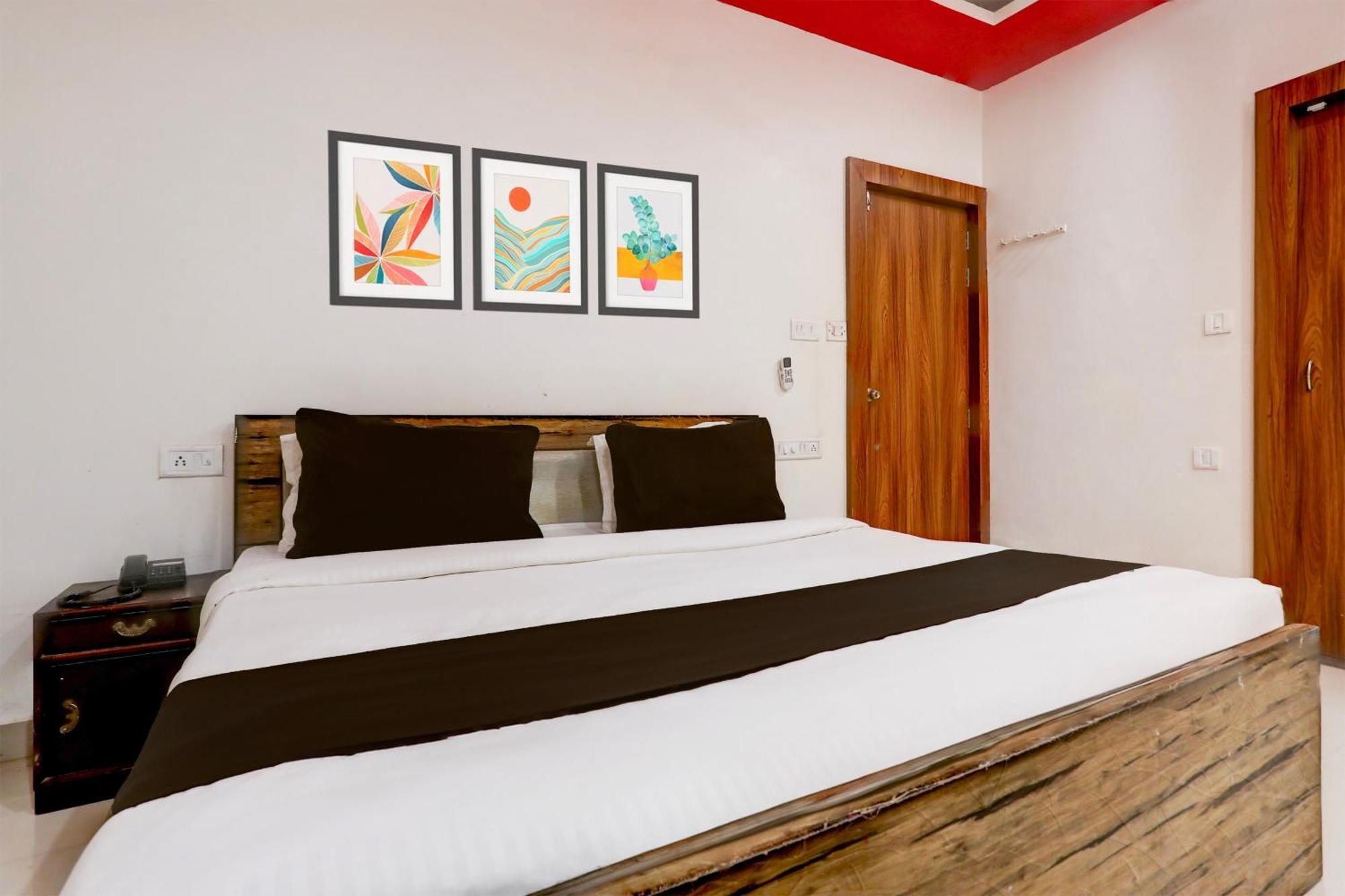 Hotel Super Collection O Rampura Near Sajjan Garh Fort Formerly Blue Mountain 3*