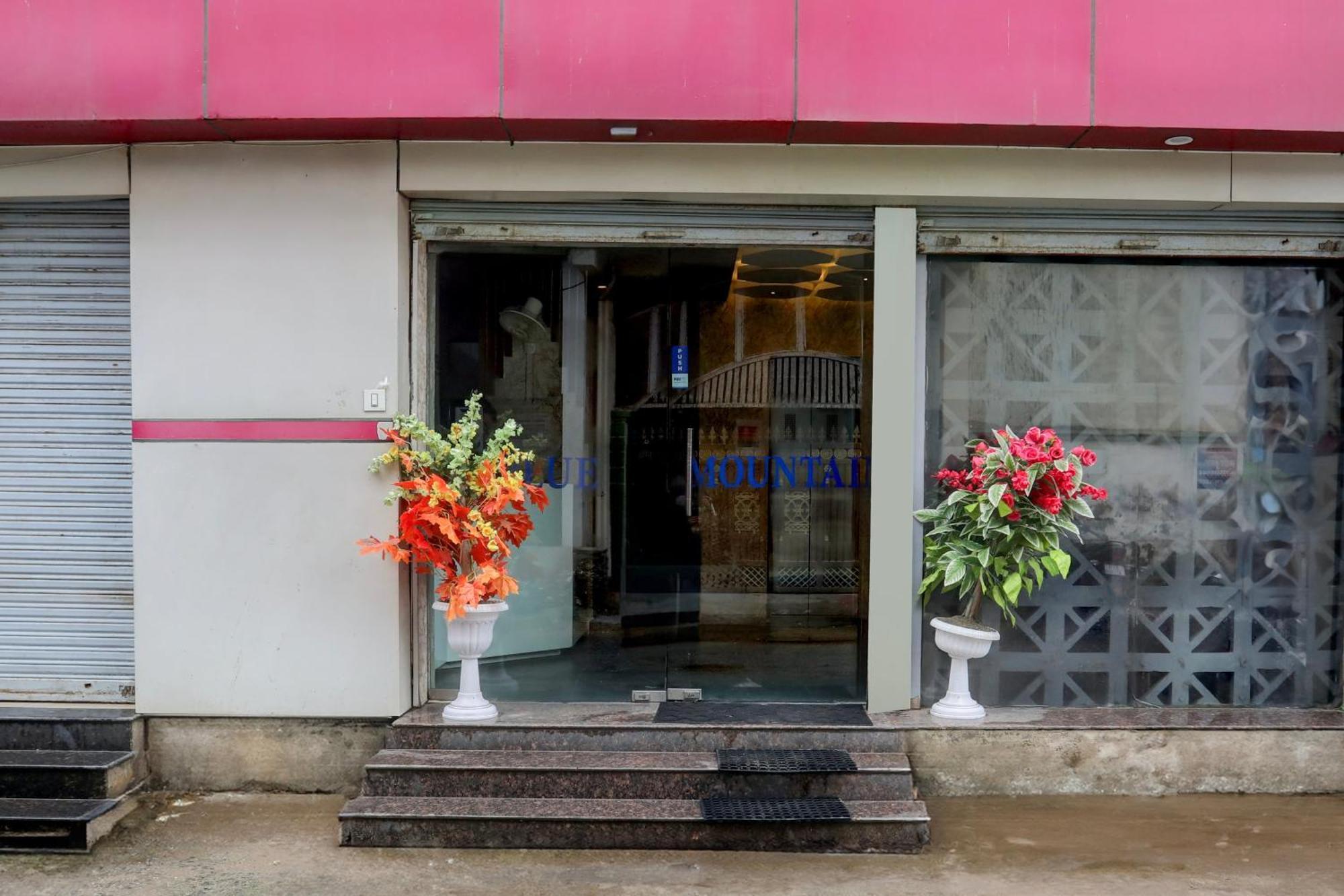 Hotel Super Collection O Rampura Near Sajjan Garh Fort Formerly Blue Mountain