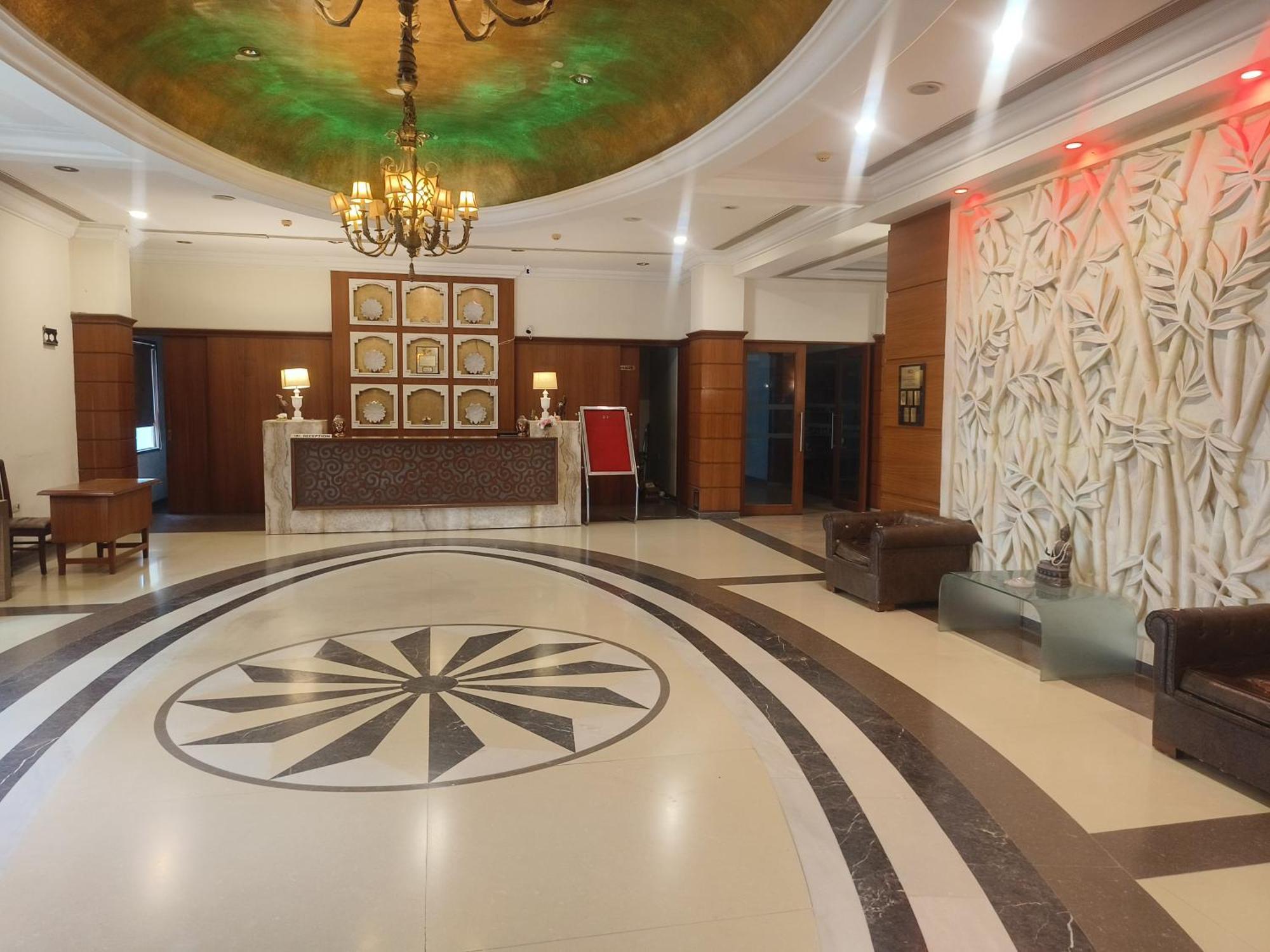 Hotel The Sky Imperial,