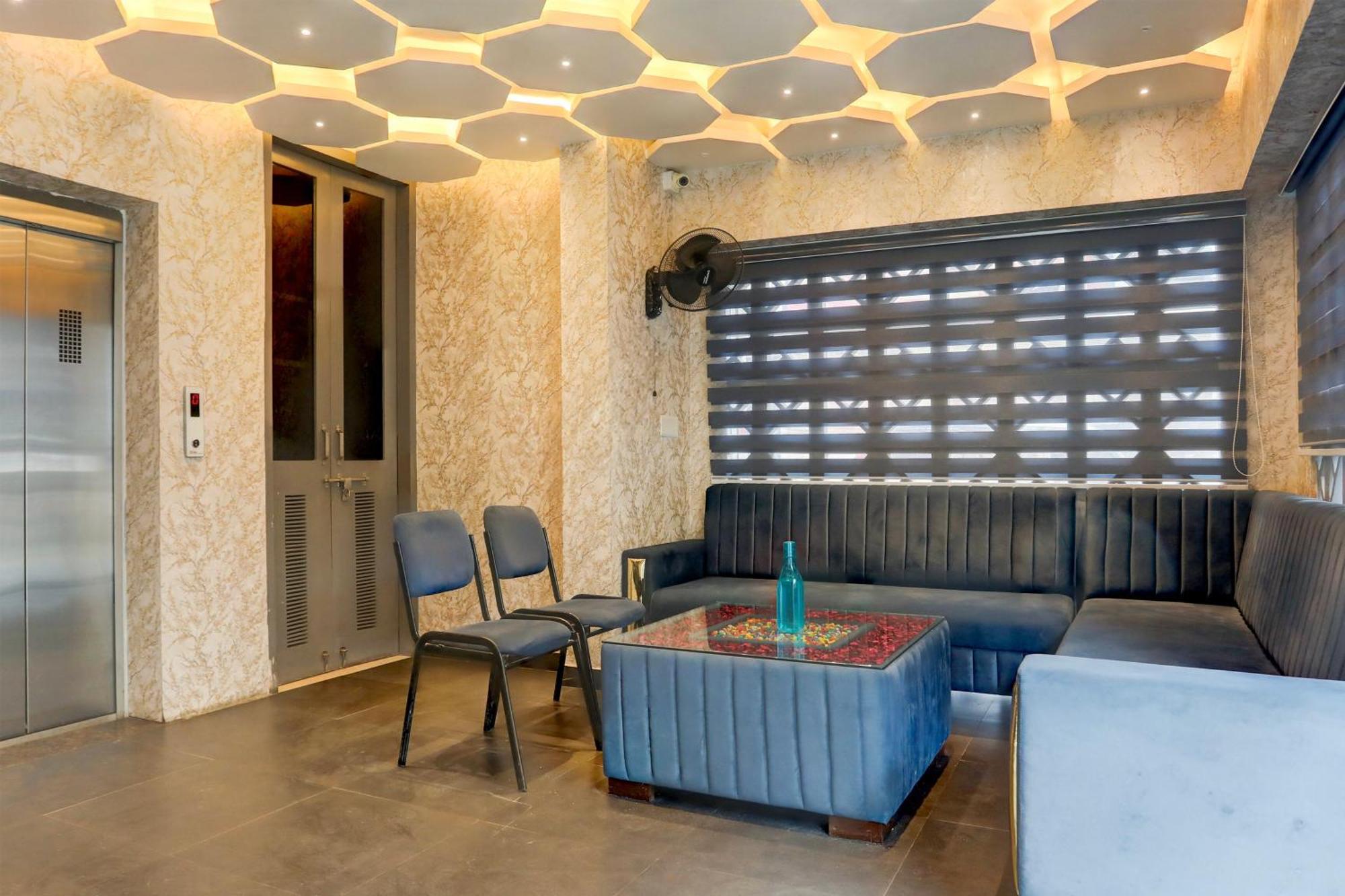 Hotel Super Collection O Rampura Near Sajjan Garh Fort Formerly Blue Mountain