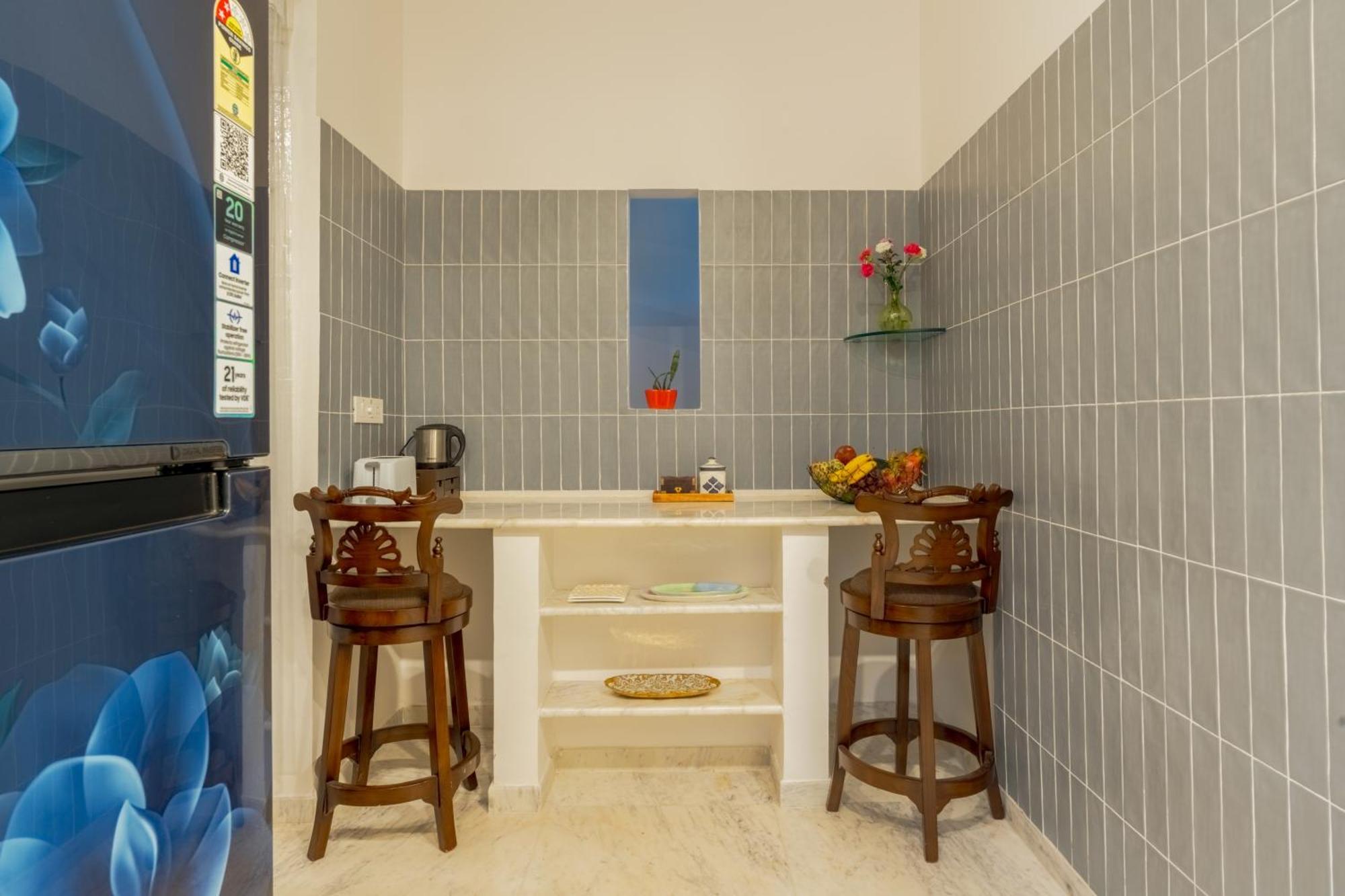 Saffronstays Bougain - 2 Bedroom Pool With View Udaipur