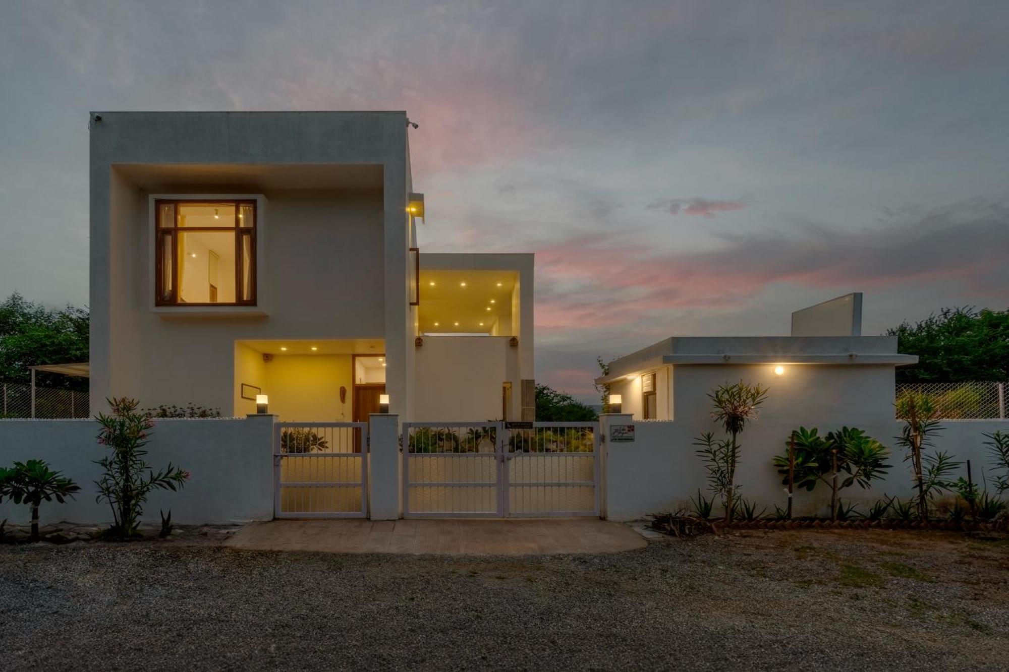 Saffronstays Bougain - 2 Bedroom Pool With View Villa Udaipur