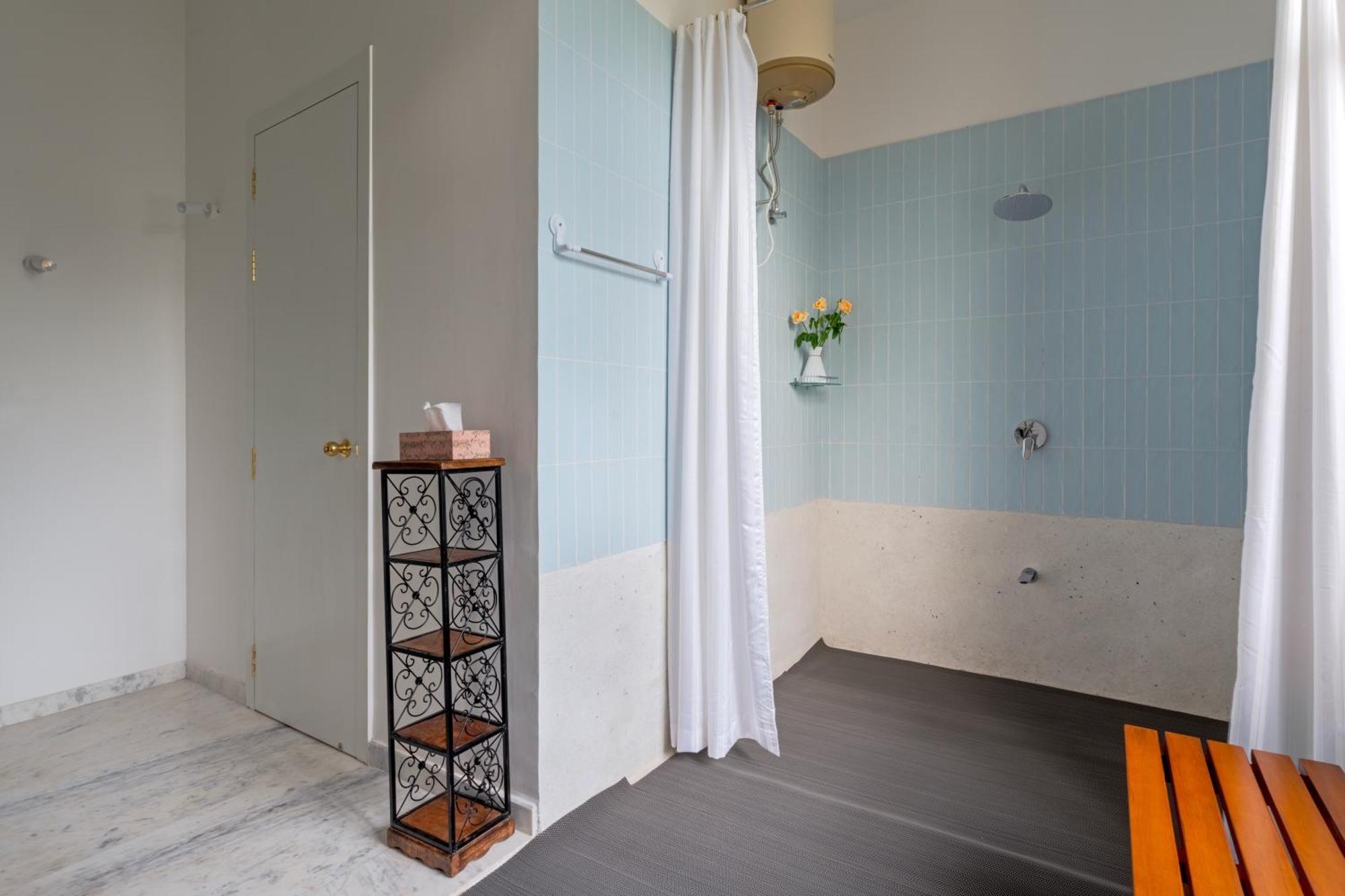 Saffronstays Bougain - 2 Bedroom Pool With View * Udaipur