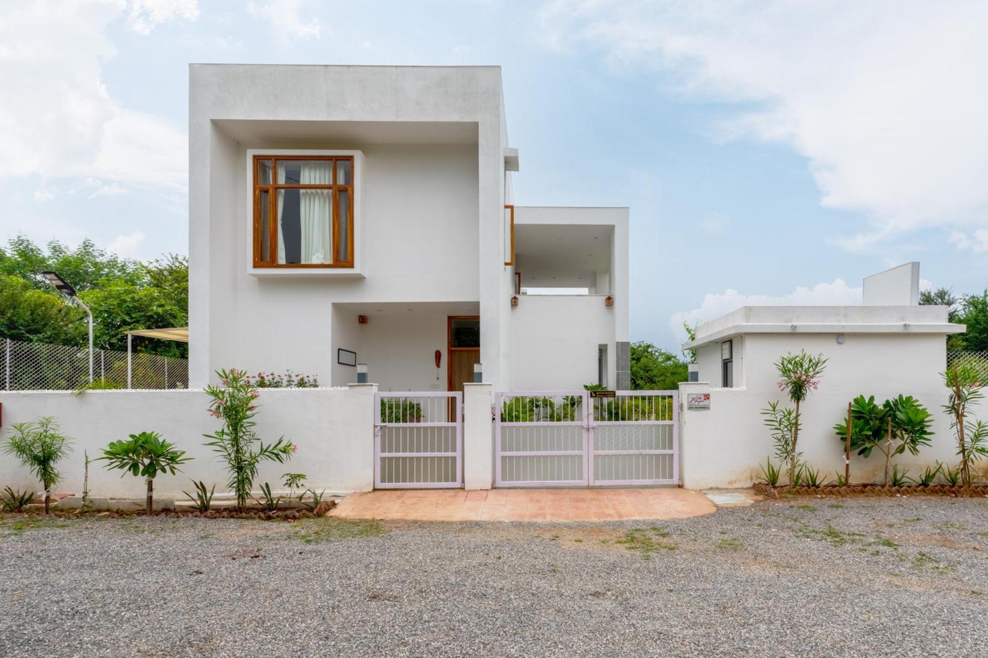 Saffronstays Bougain - 2 Bedroom Pool With View * Udaipur