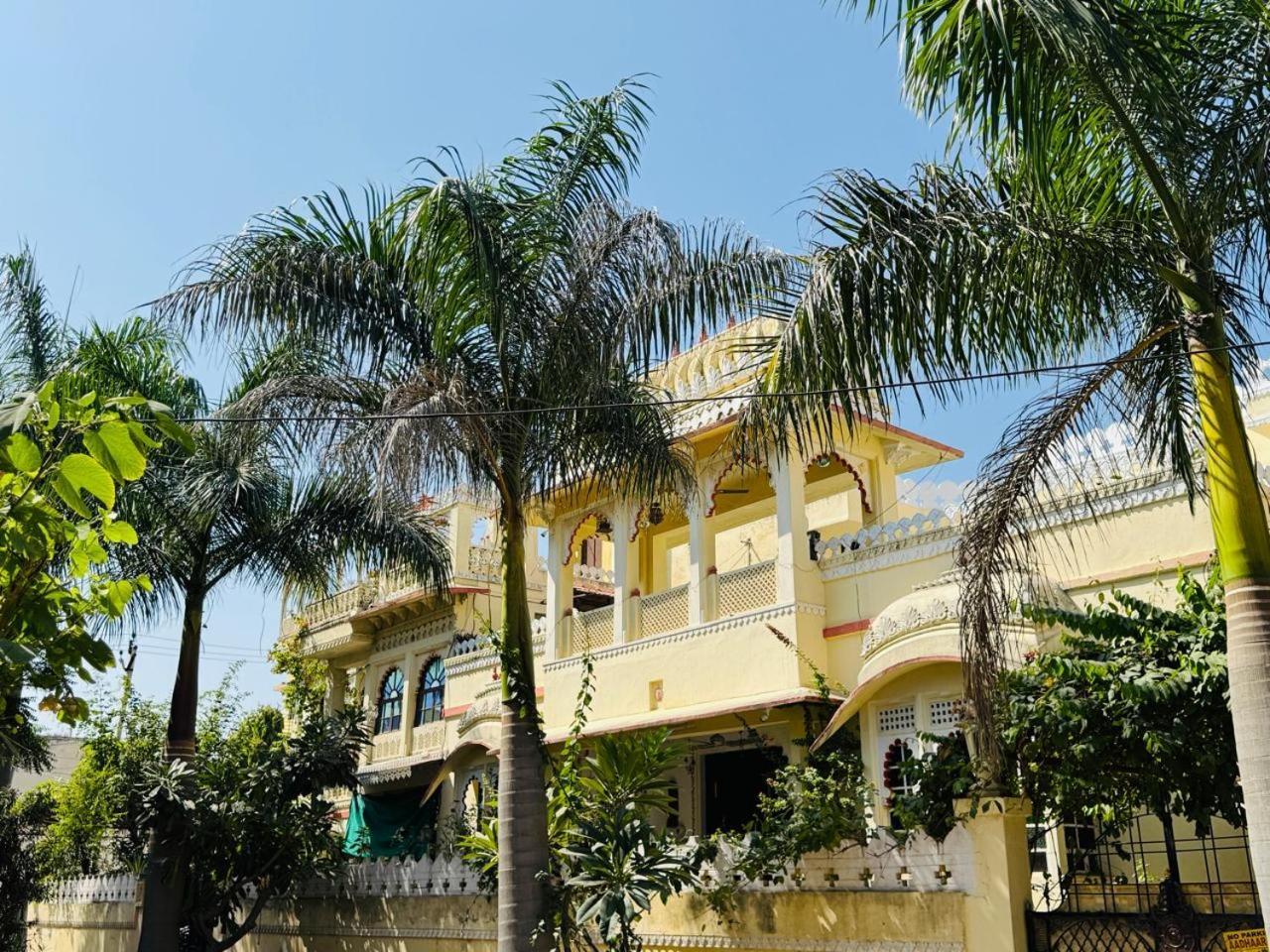 Lasani House Homestay *
