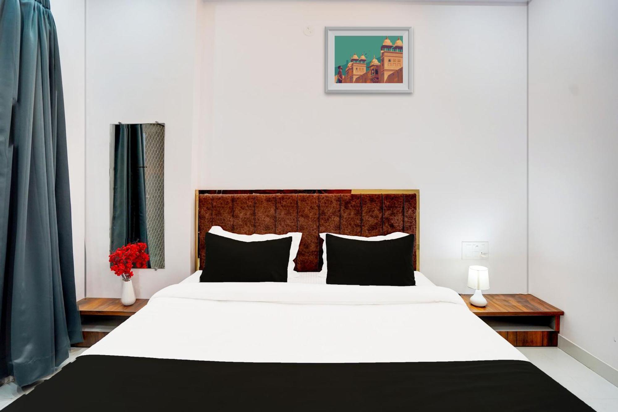 Hotel O Raj Gharana 3*