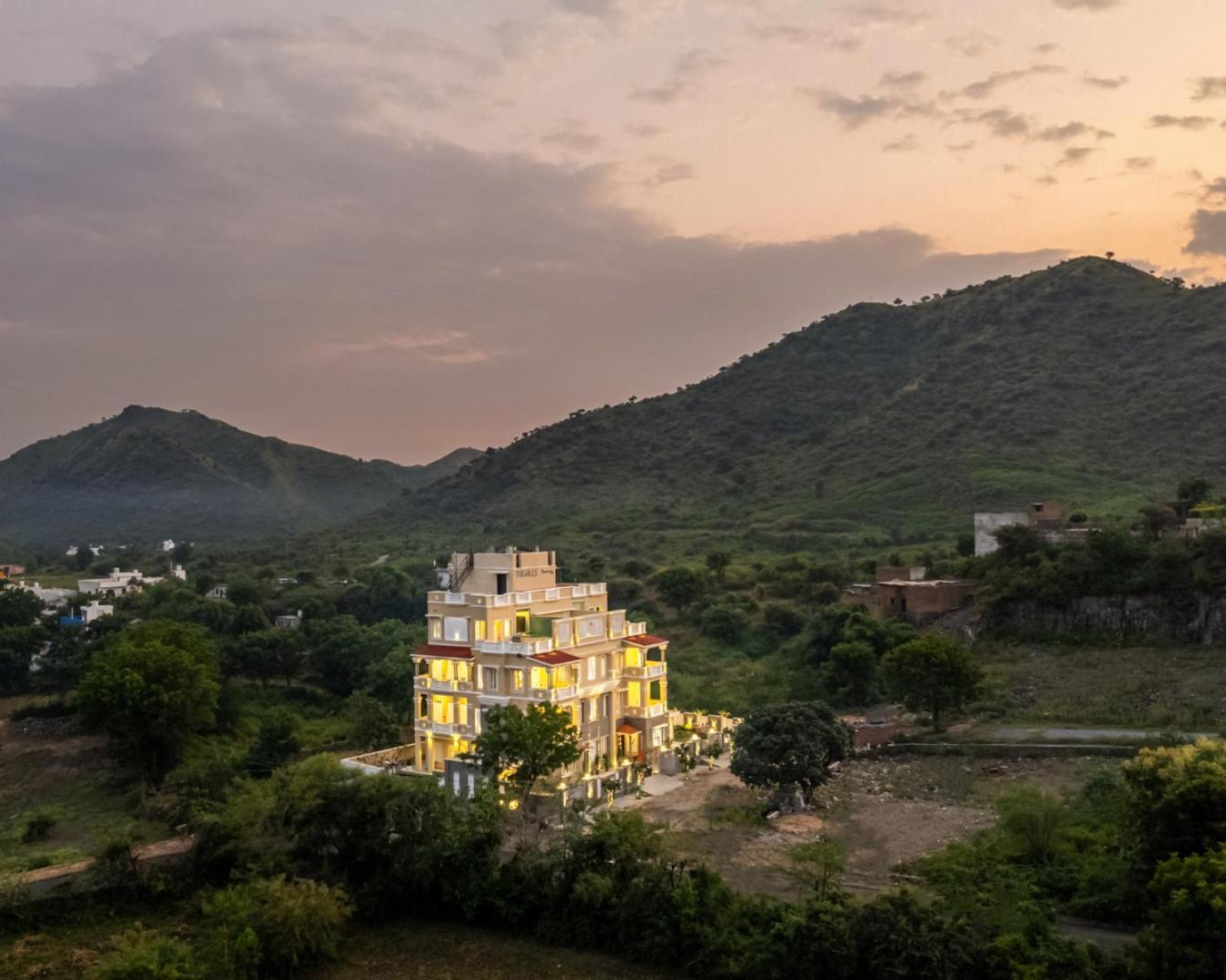 The Hills Collective By Downtown- A Luxury Private Pool Hotel