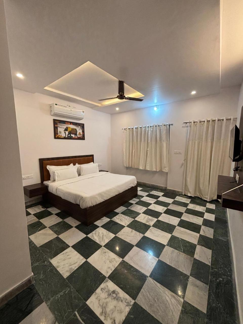 Hotel Anantam 3*