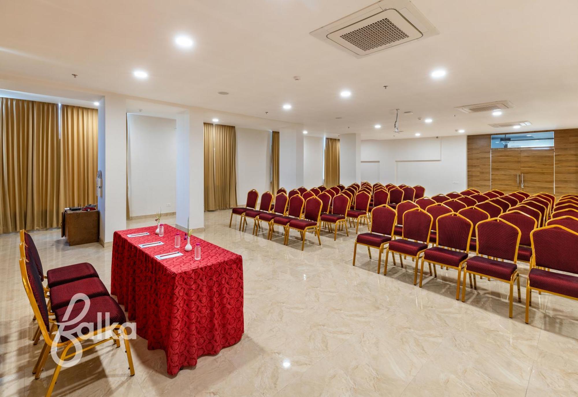 The Dee Glanc - A Pure Veg Near Bus Stand Hotel 4*