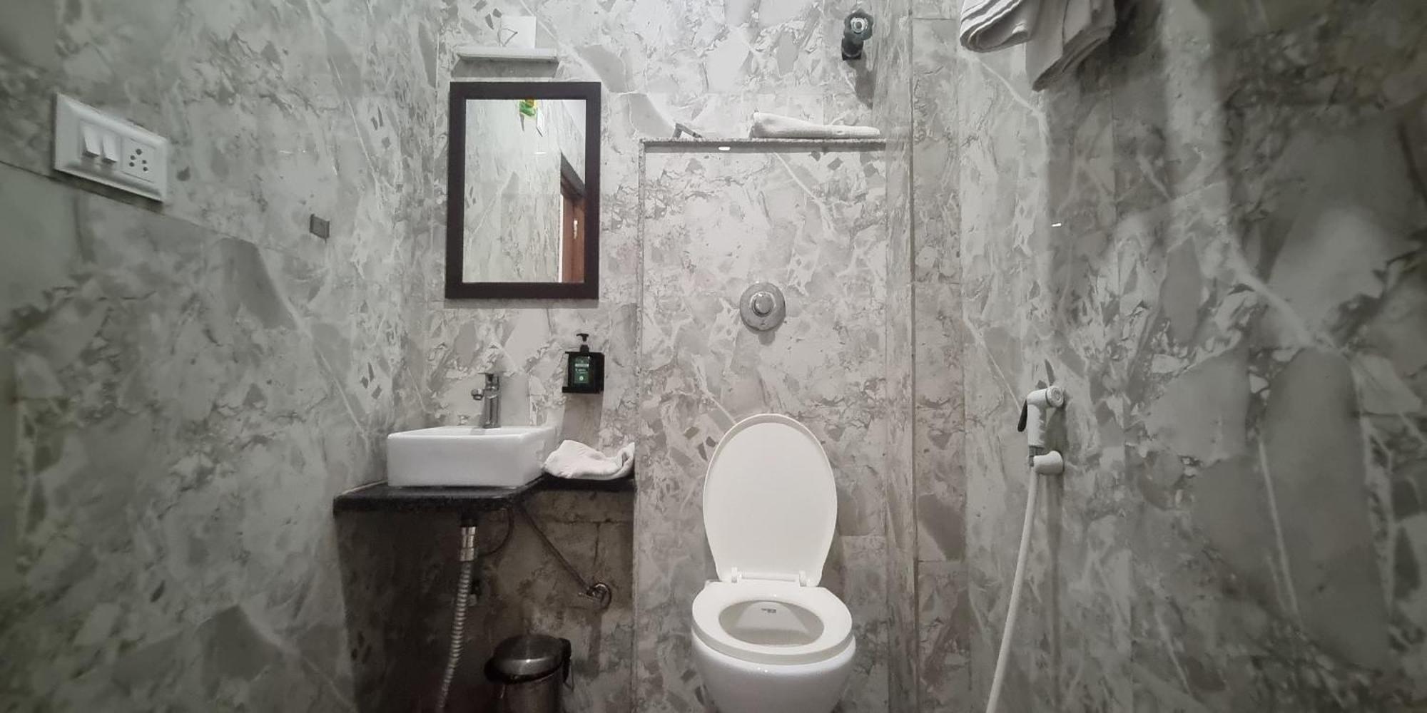 Hotel U Connect Near Rto Office, 3*