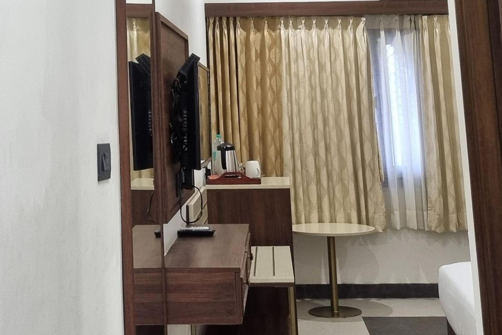 Hotel Labh Garh Palace &