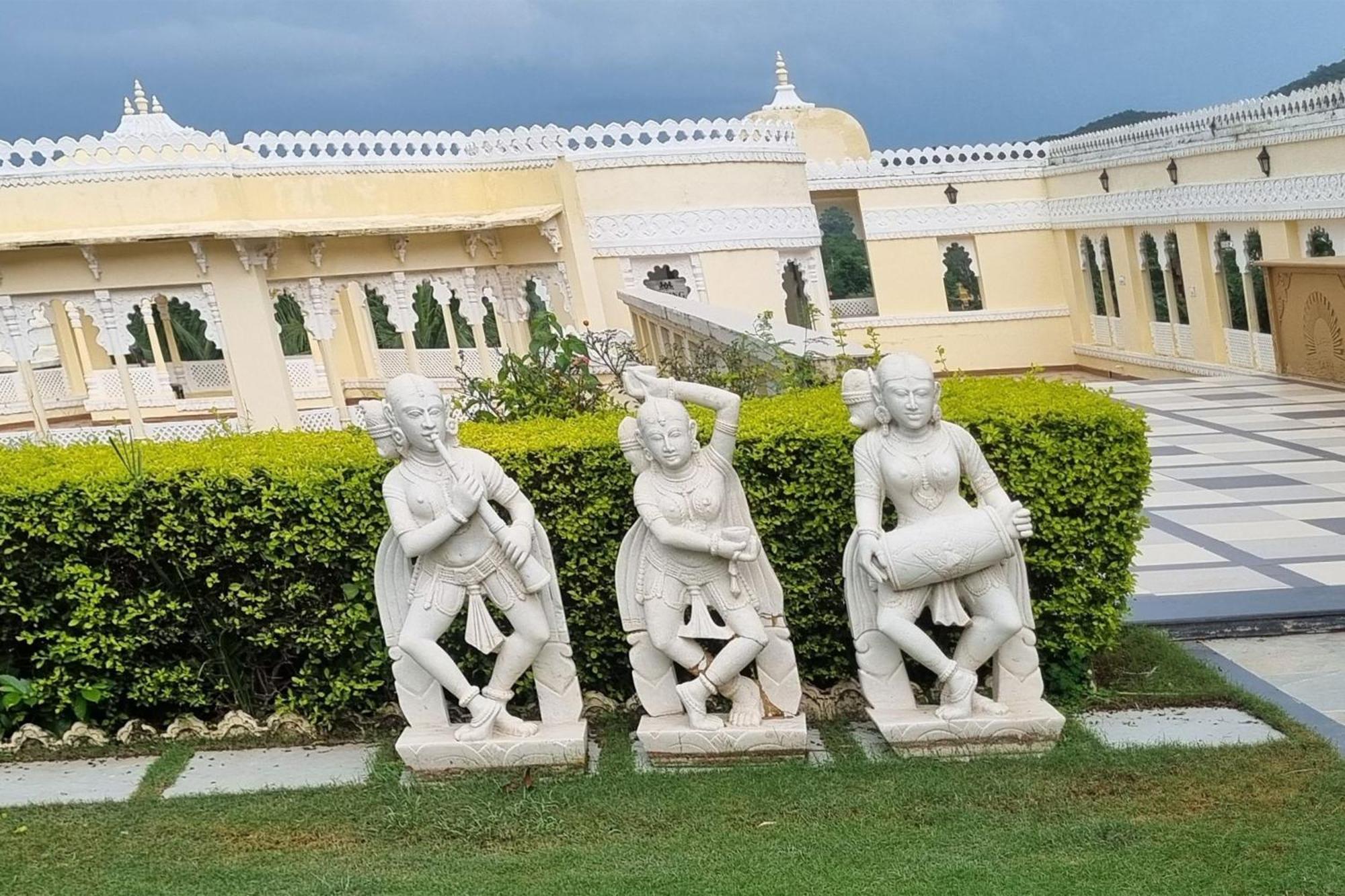 Labh Garh Palace & Hotel 5*