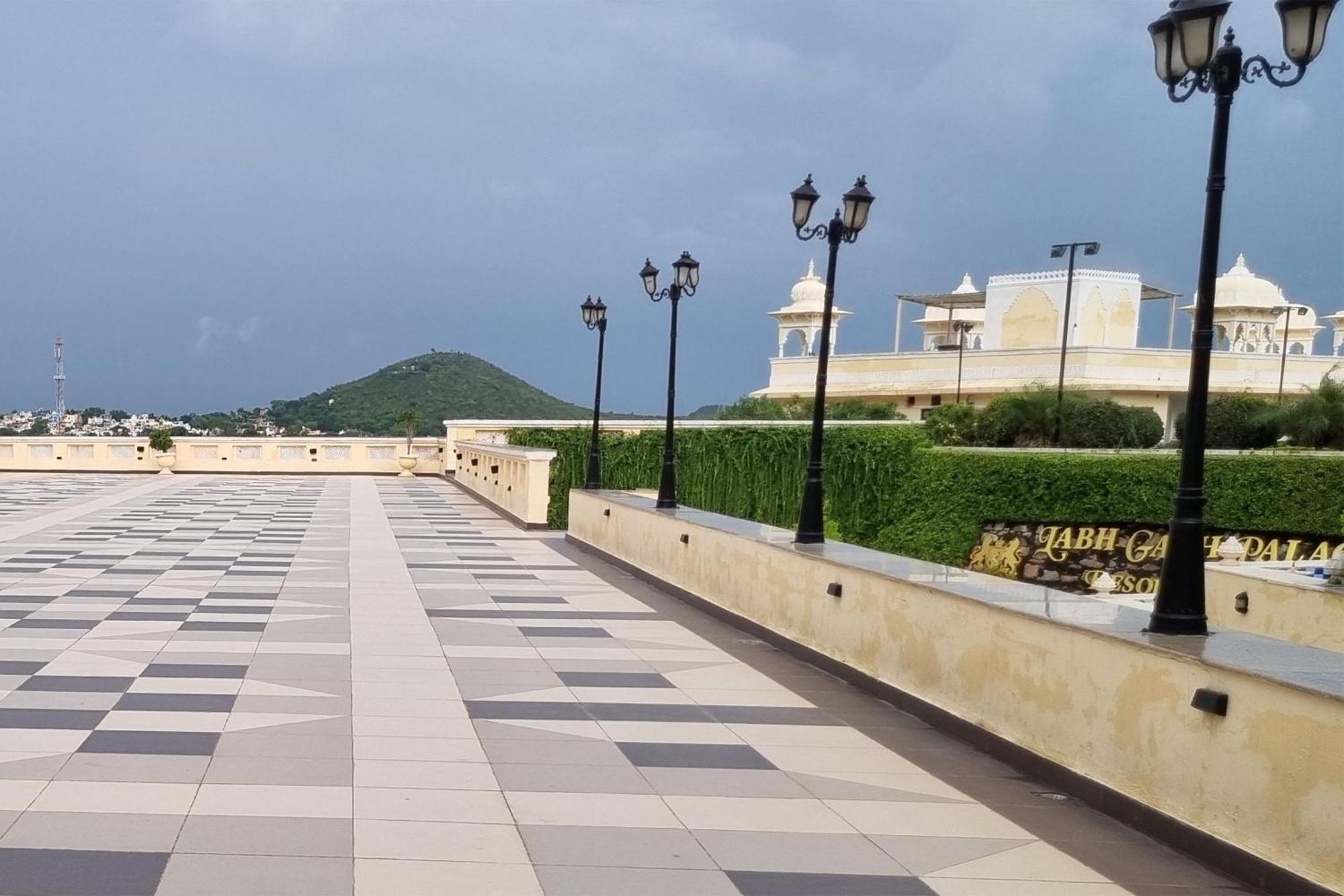 Hotel Labh Garh Palace &