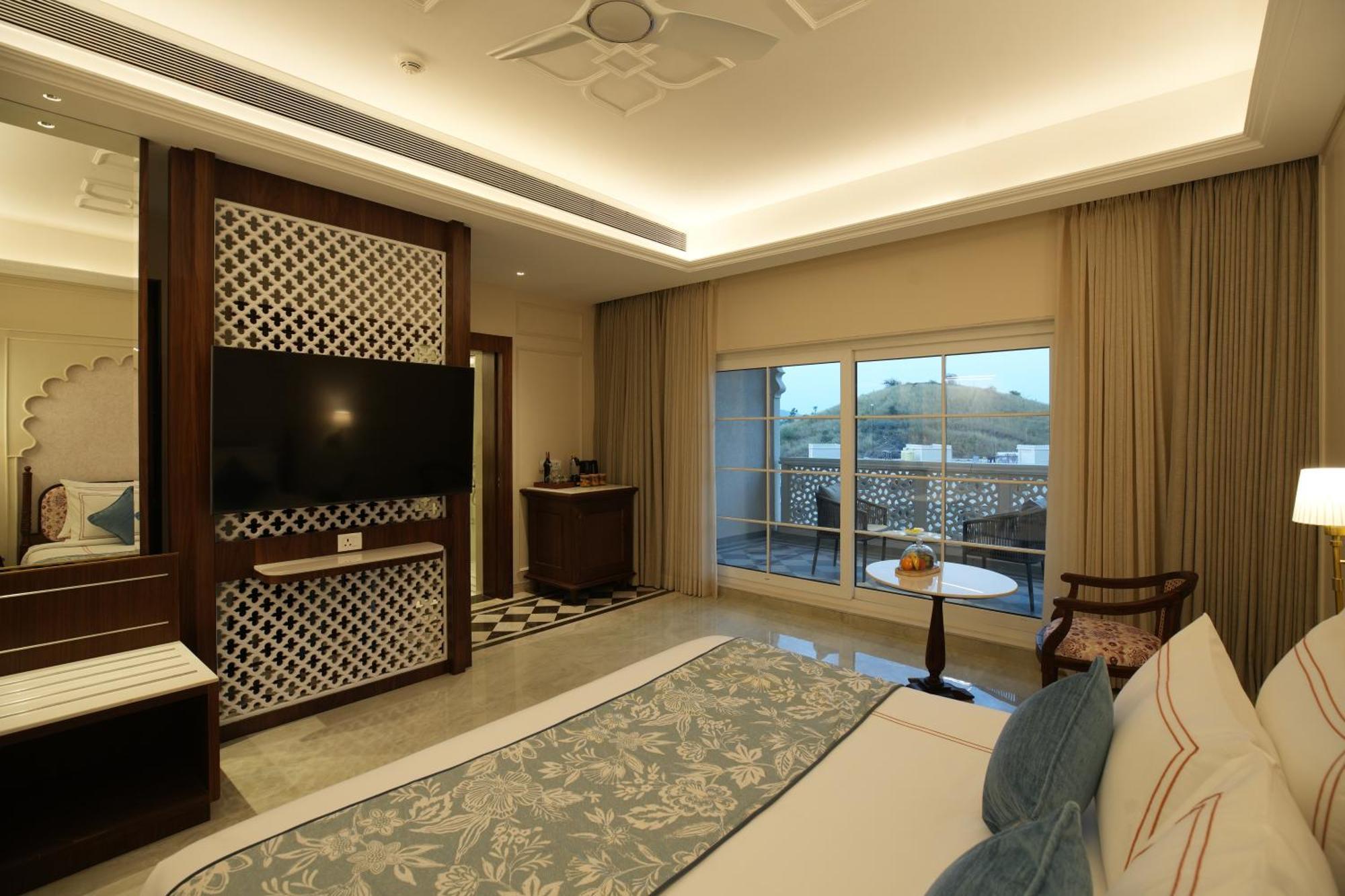 Sayaji & Hotel