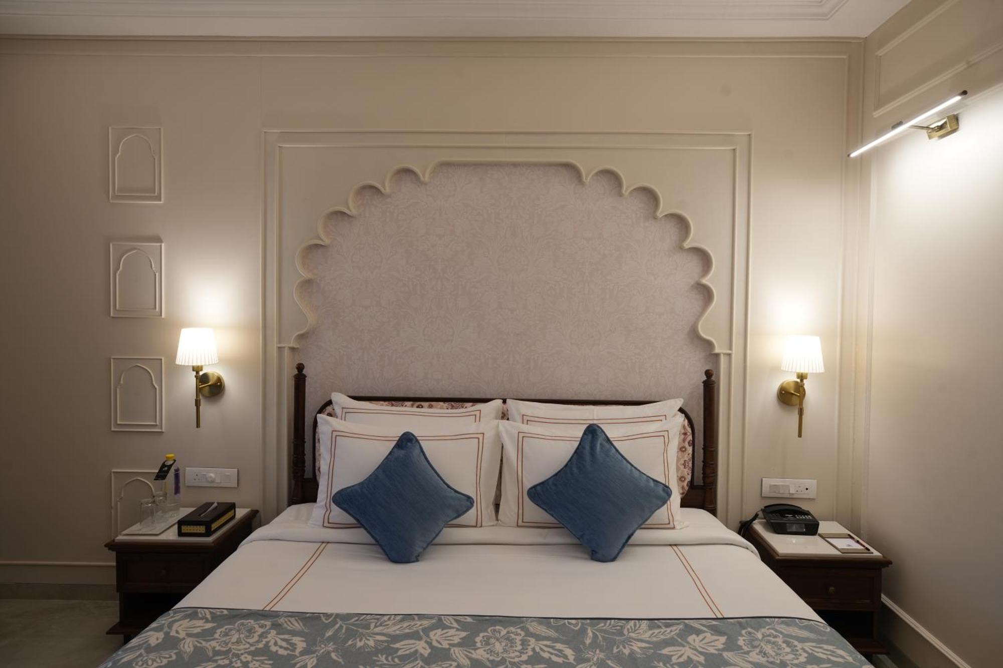 Sayaji & Hotel