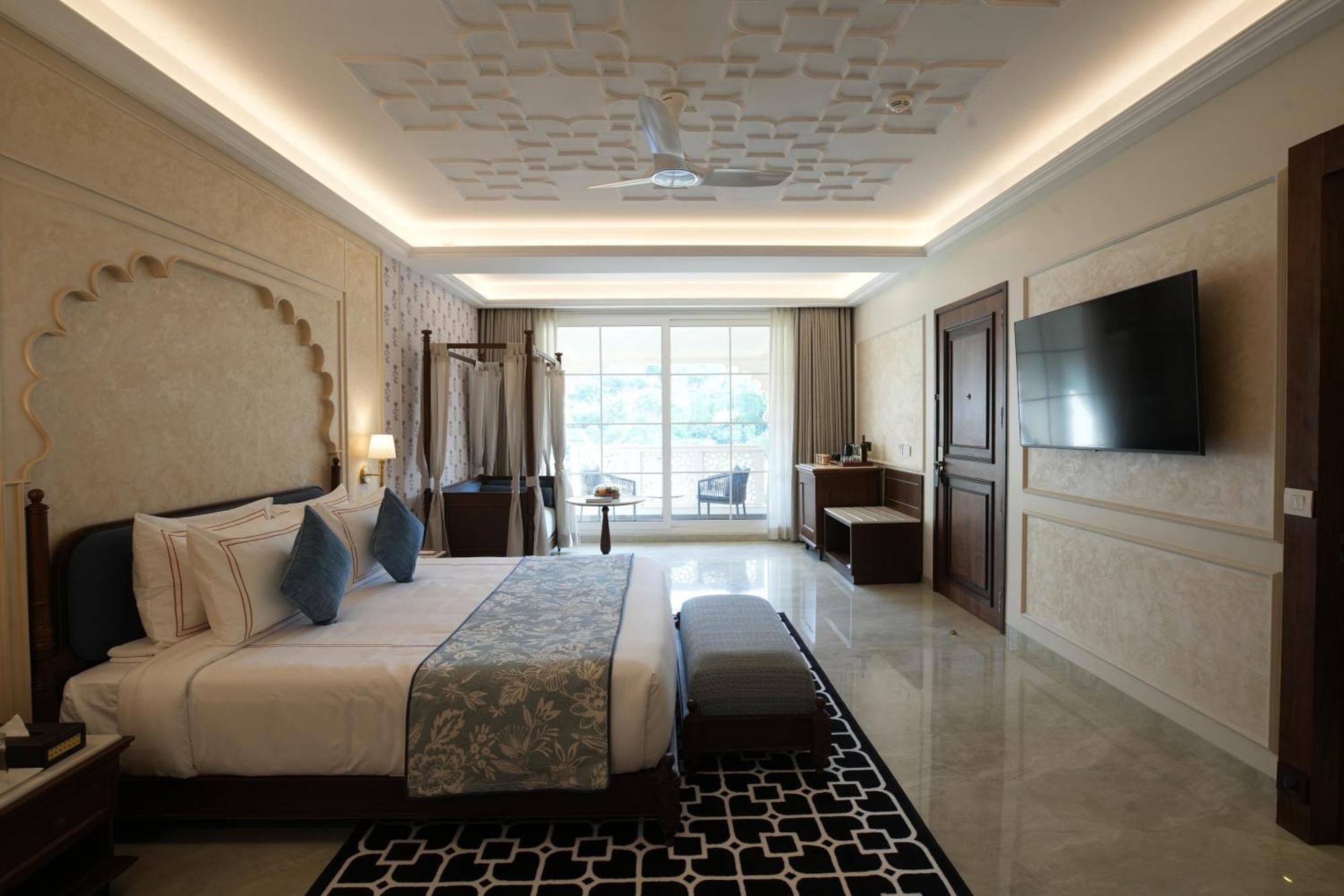 Sayaji & Hotel