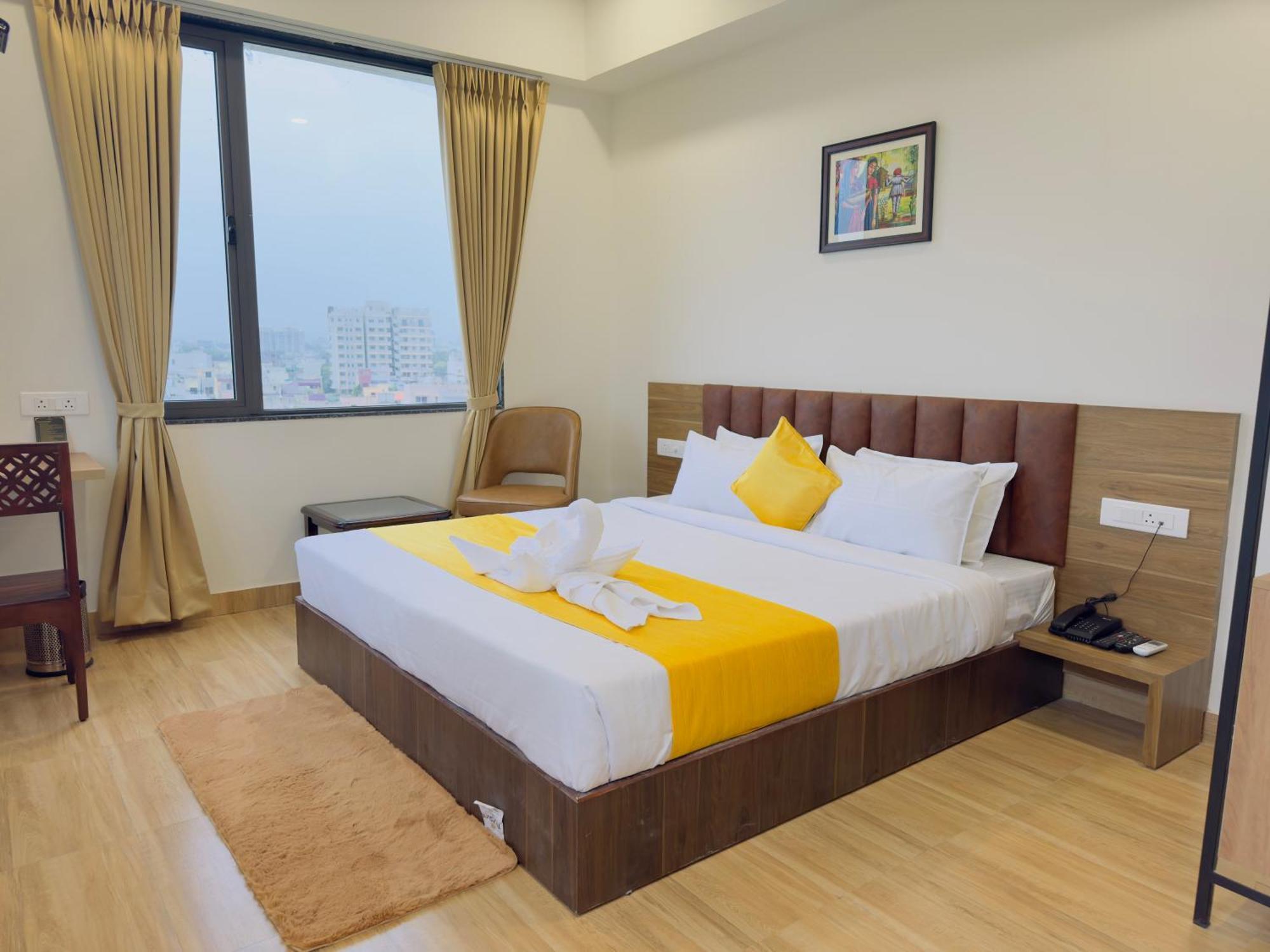 Staycation Premium De Glance Near Railway Station *
