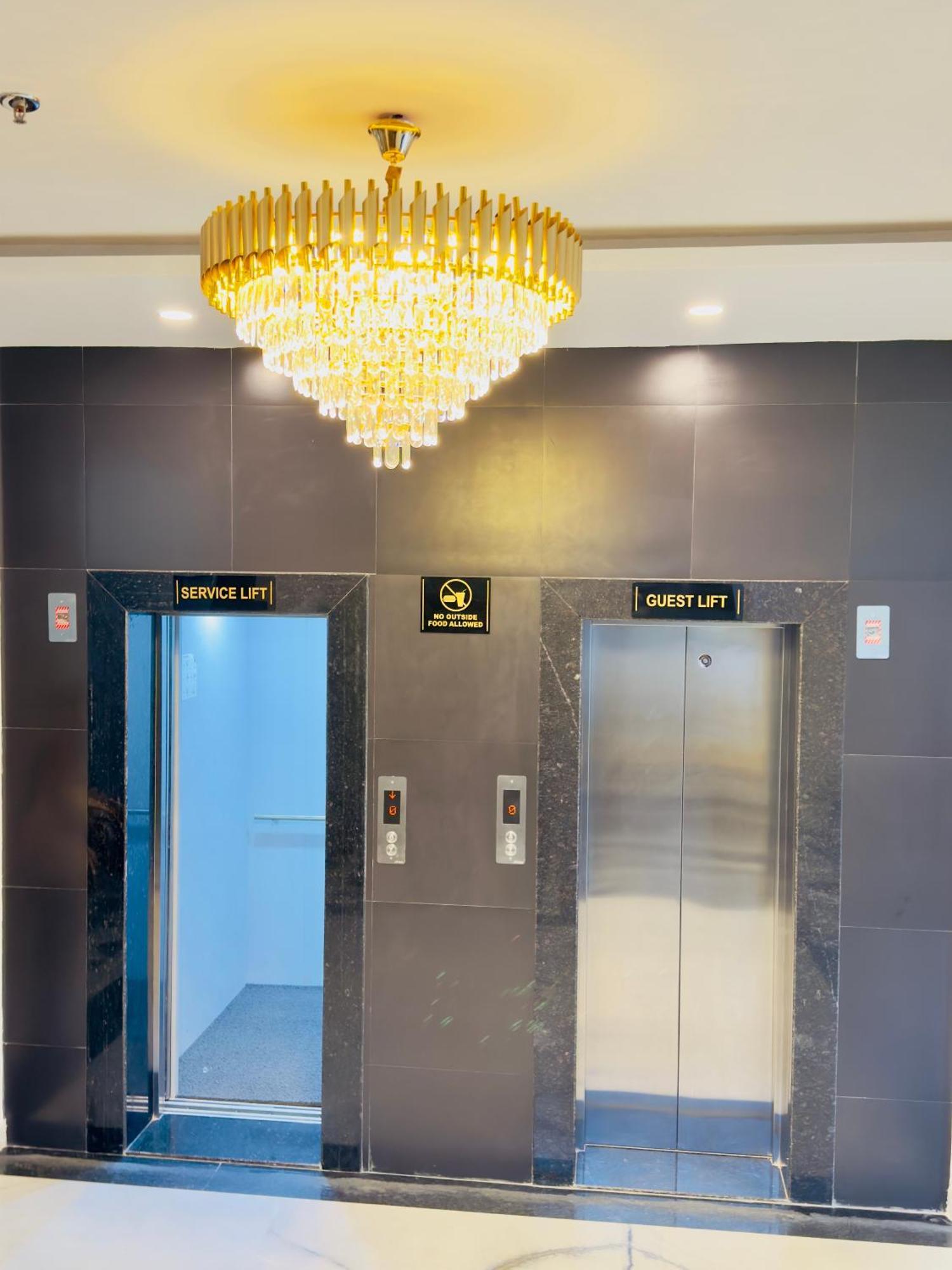 Staycation Premium De Glance Near Railway Station Udaipur