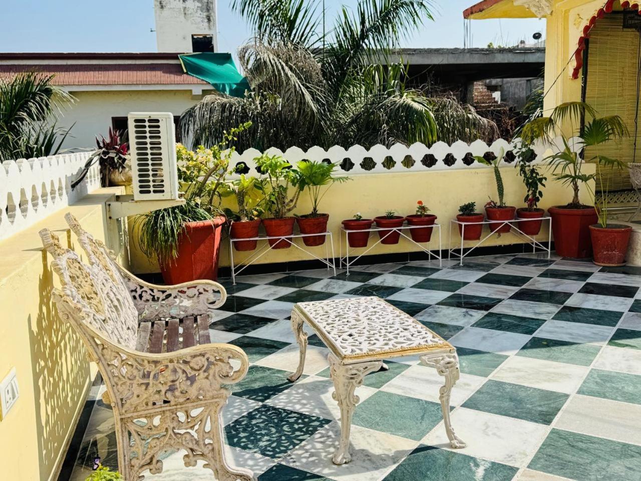 Lasani House *