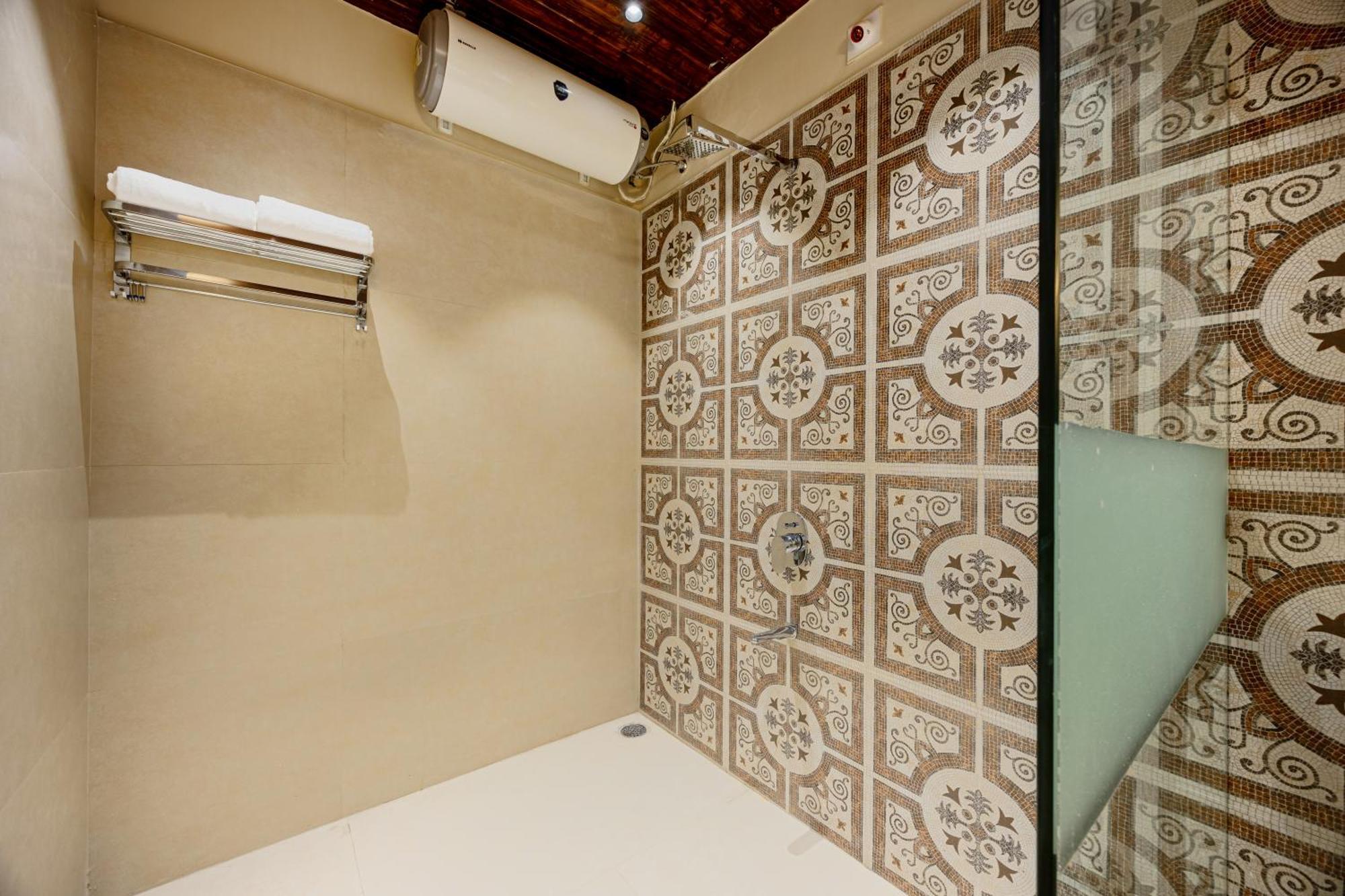 Elivaas Heaven In Hills Mountara 3 Bhk With Lounge & Pvt Pool Villa