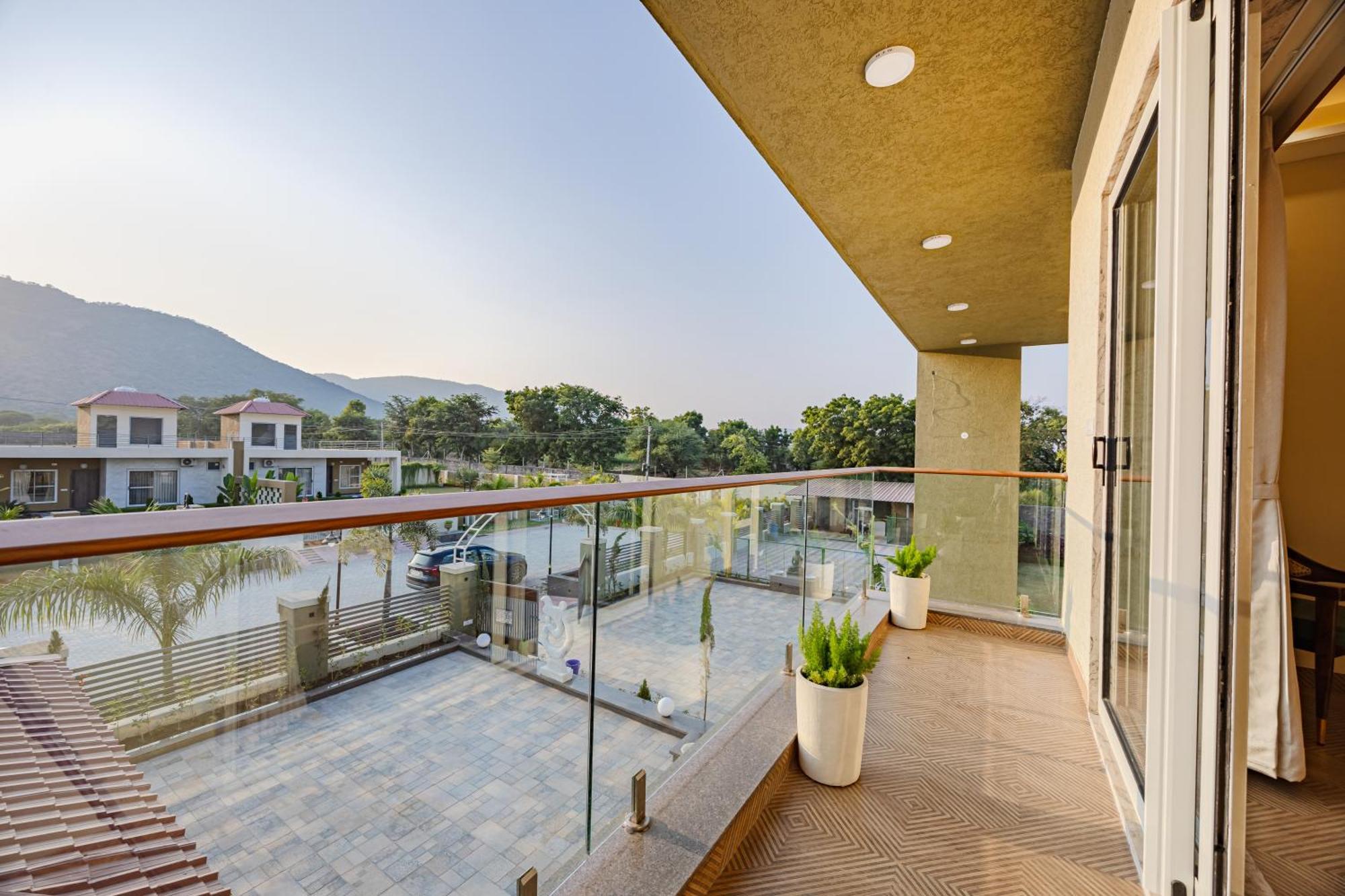 Elivaas Heaven In Hills Mountara 3 Bhk With Lounge & Pvt Pool Villa