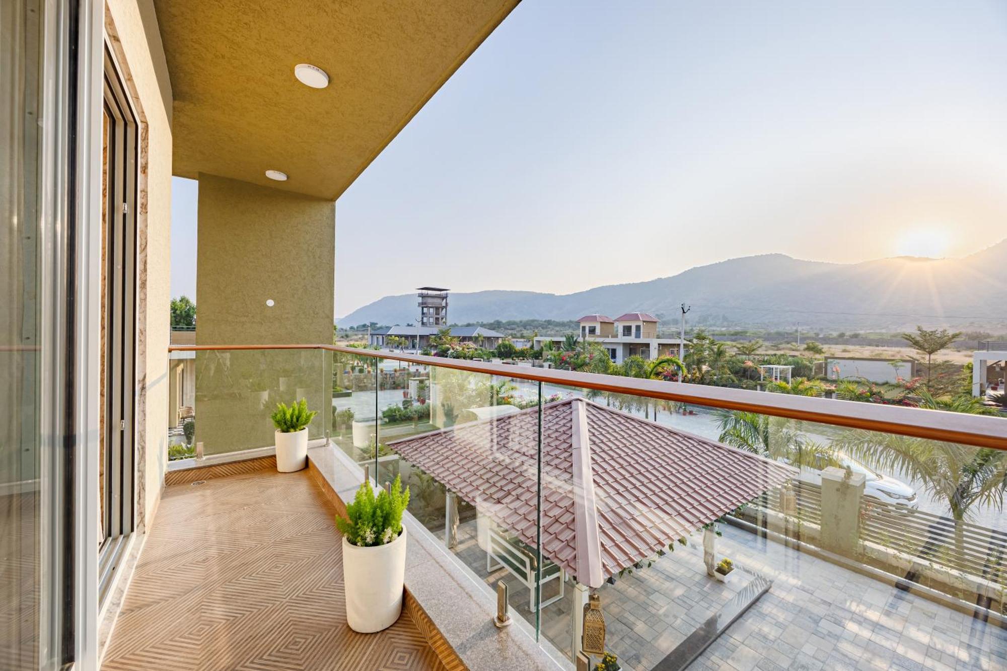 Elivaas Heaven In Hills Mountara 3 Bhk With Lounge & Pvt Pool Villa *