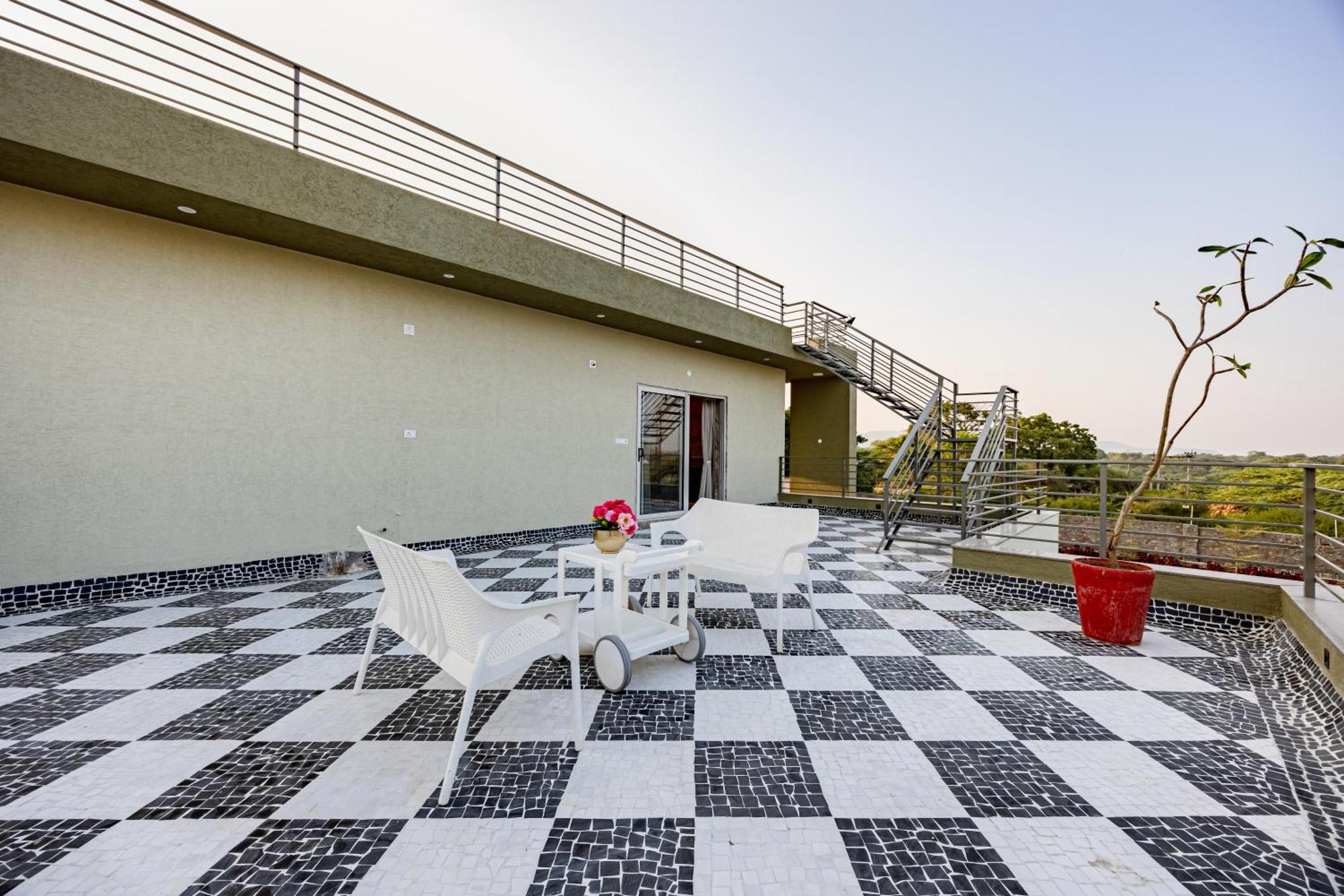 Elivaas Heaven In Hills Mountara 3 Bhk With Lounge & Pvt Pool Villa
