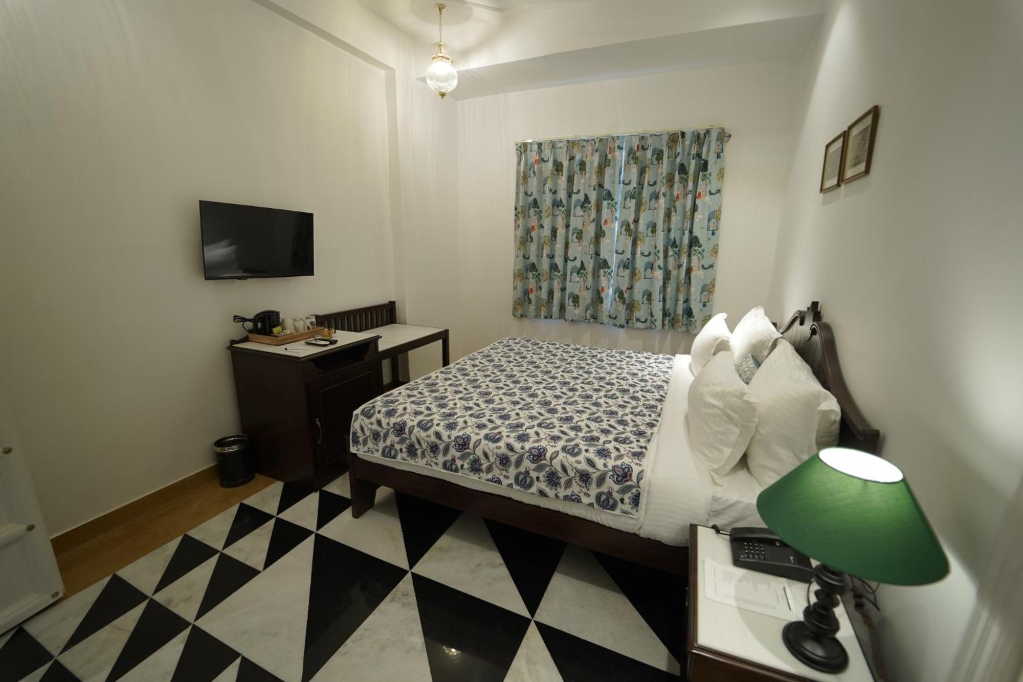 Grandrosse Boutique - Pichola Facing Udaipur