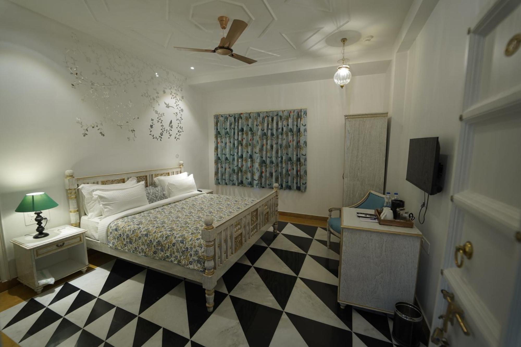 Grandrosse Boutique - Pichola Facing Hotel Udaipur