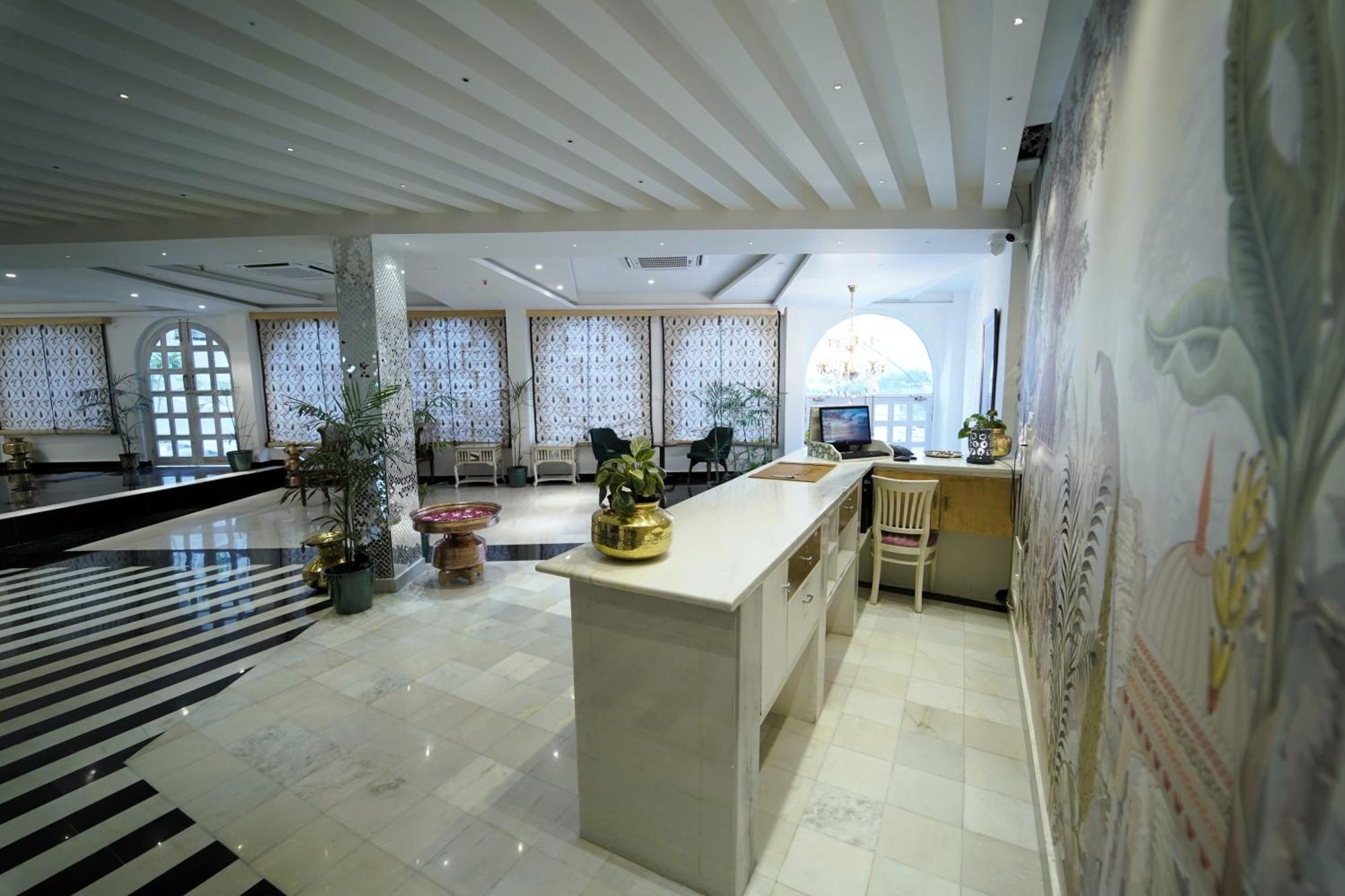 Grandrosse Boutique - Pichola Facing 3*