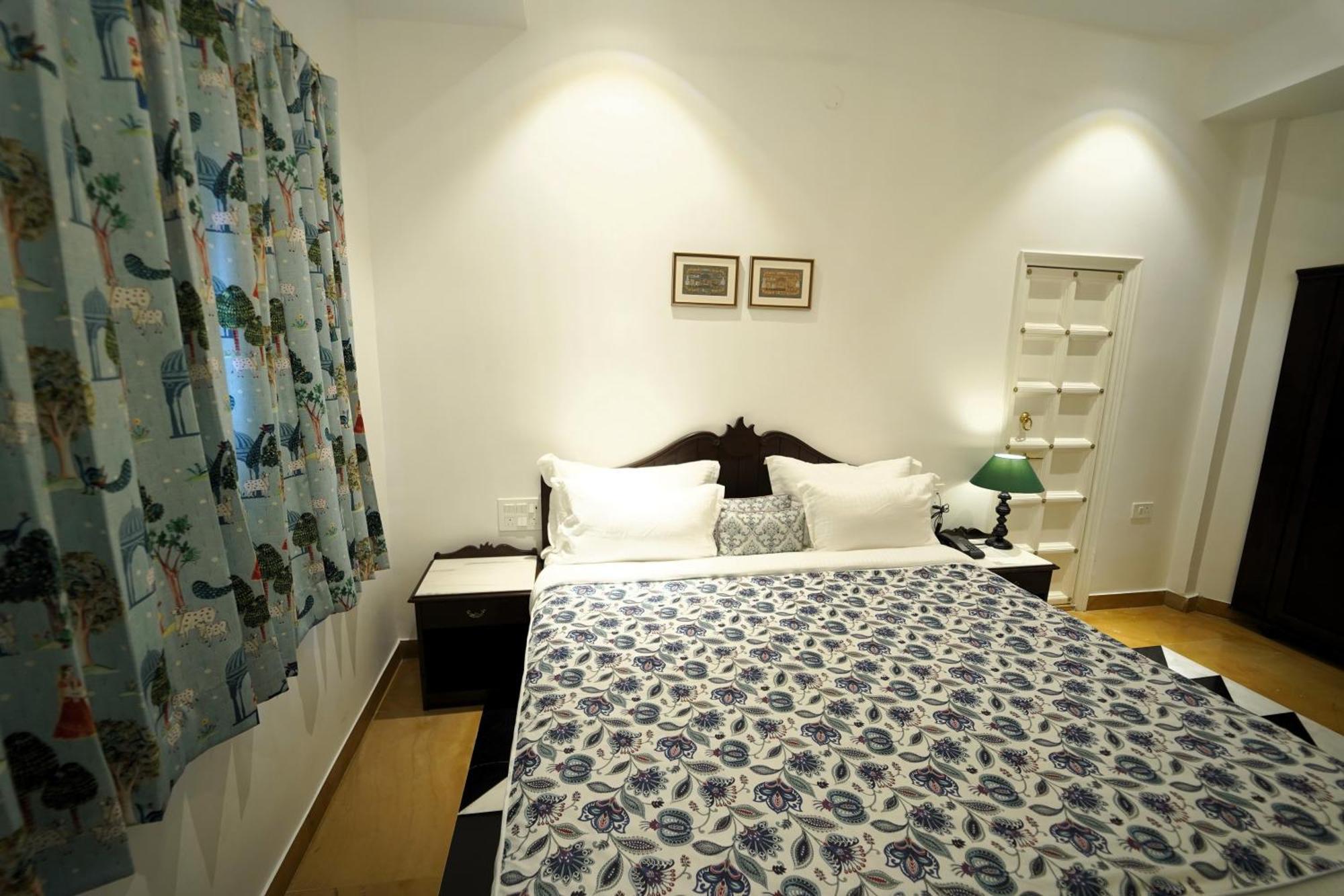 Grandrosse Boutique - Pichola Facing 3* Udaipur