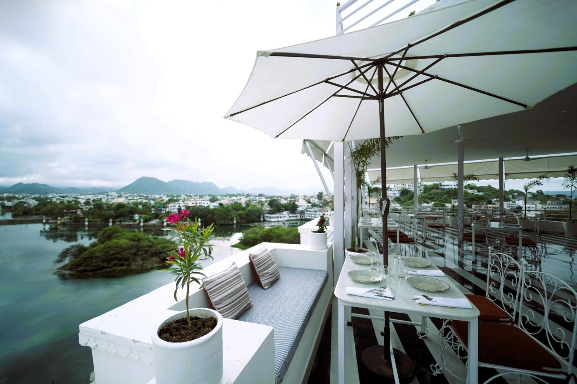 Grandrosse Boutique - Pichola Facing 3*