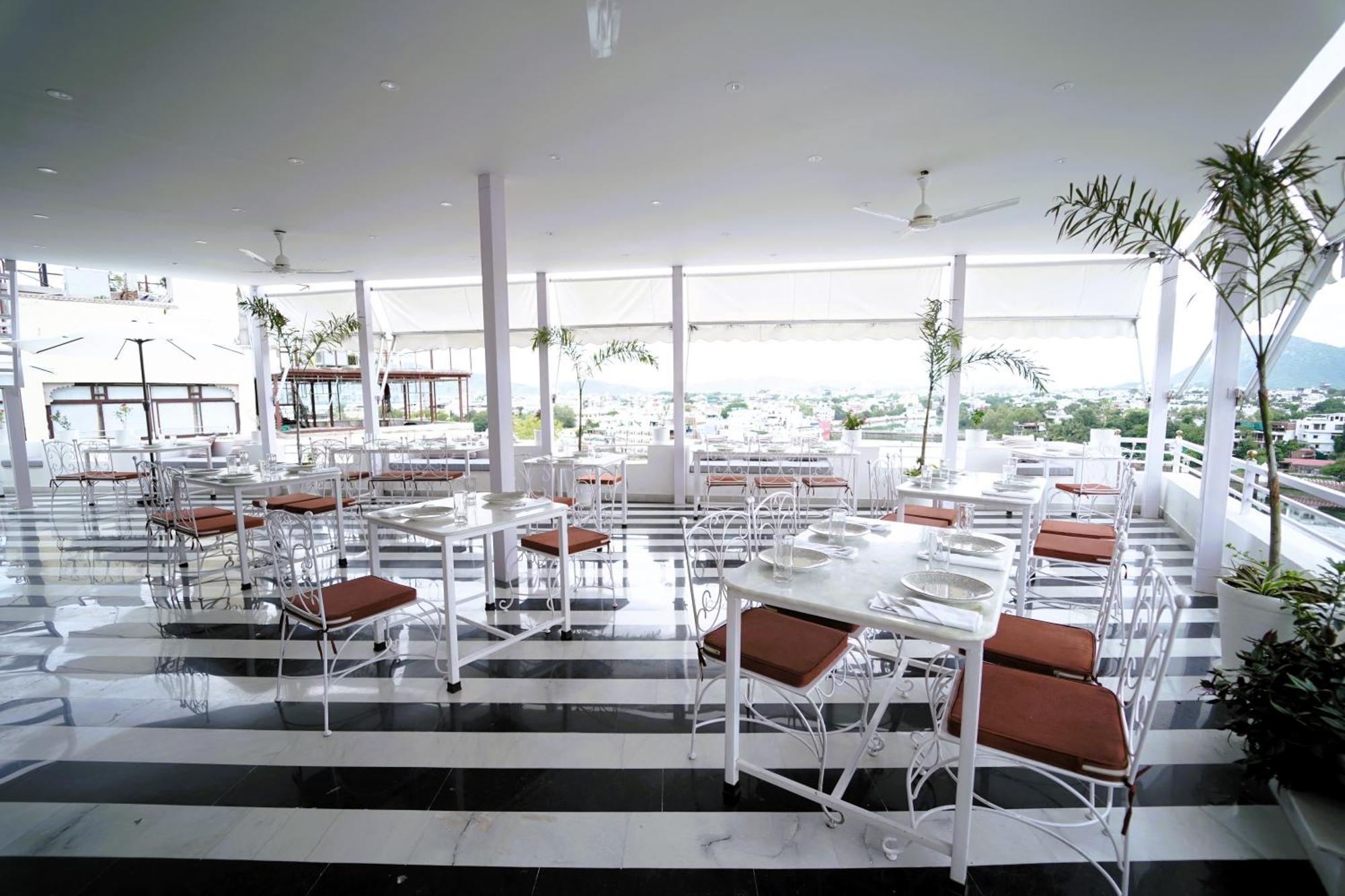 Grandrosse Boutique - Pichola Facing 3* Udaipur