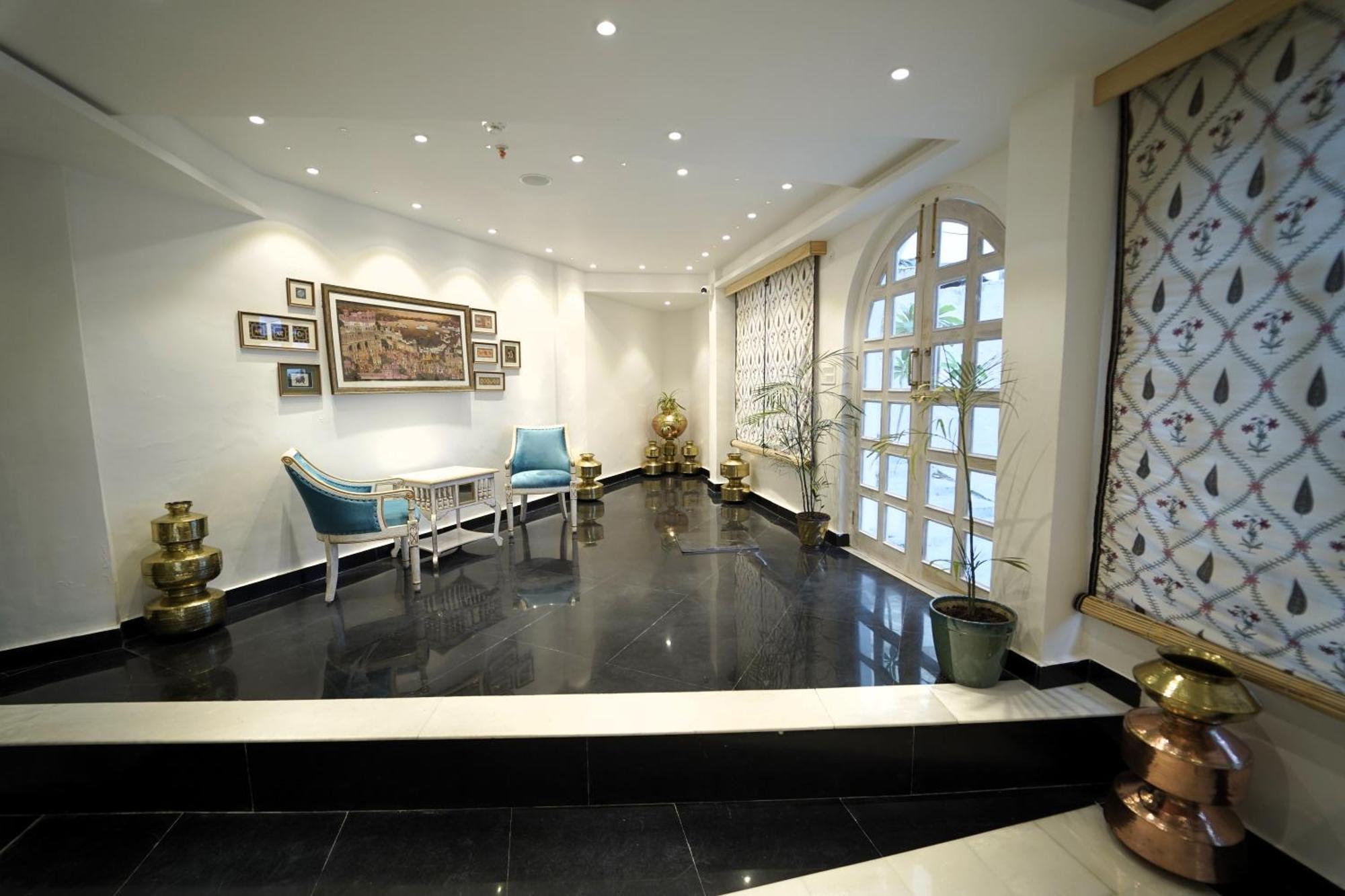 Grandrosse Boutique - Pichola Facing Udaipur