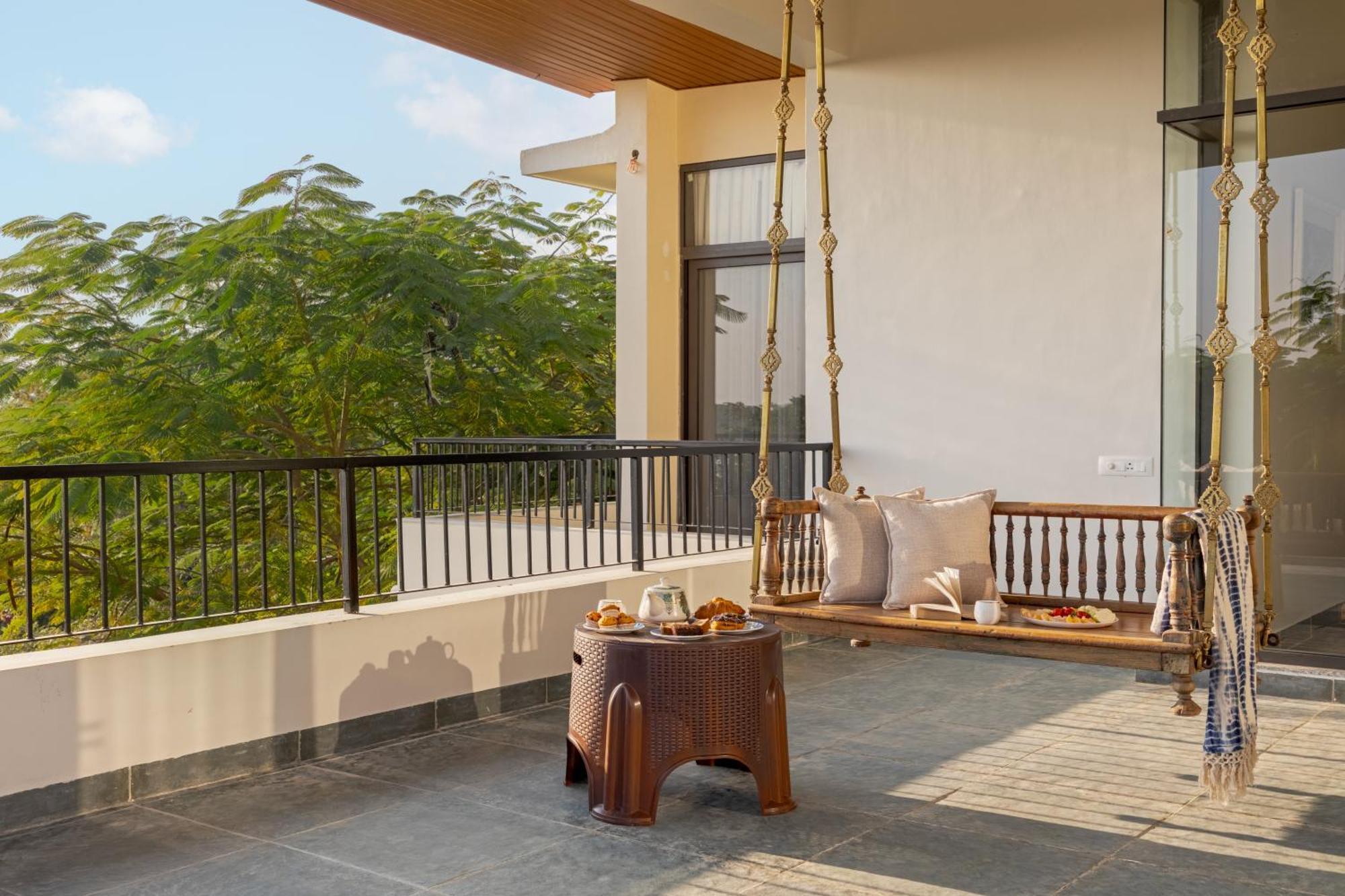 Villa Saffronstays Camelot By The - 3 Bedroom With View, Games Area And Access *