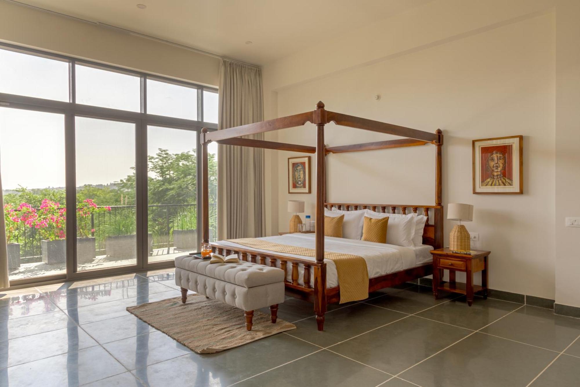 Saffronstays Camelot By The - 3 Bedroom With View, Games Area And Access * Udaipur
