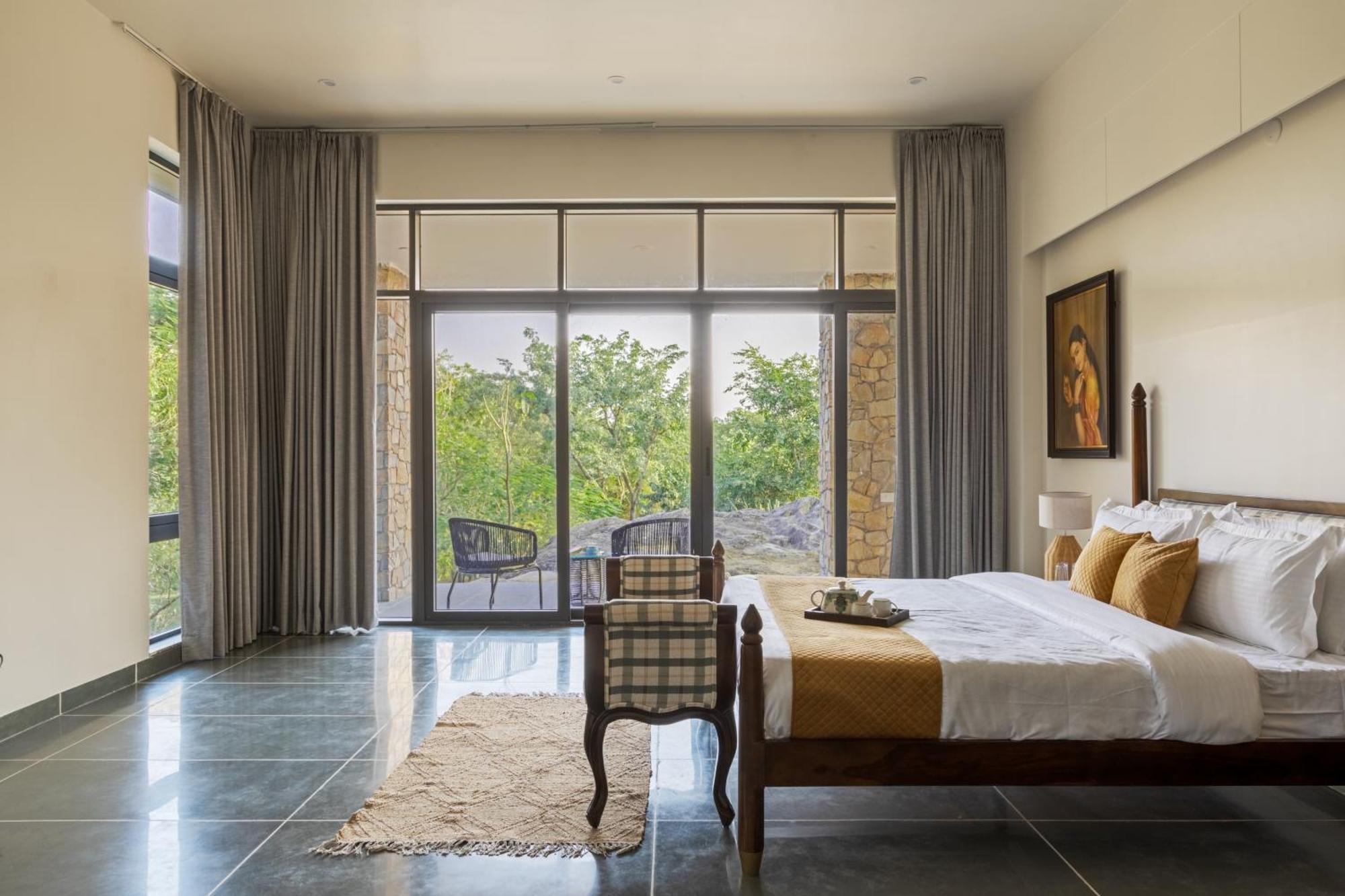Villa Saffronstays Camelot By The - 3 Bedroom With View, Games Area And Access Udaipur