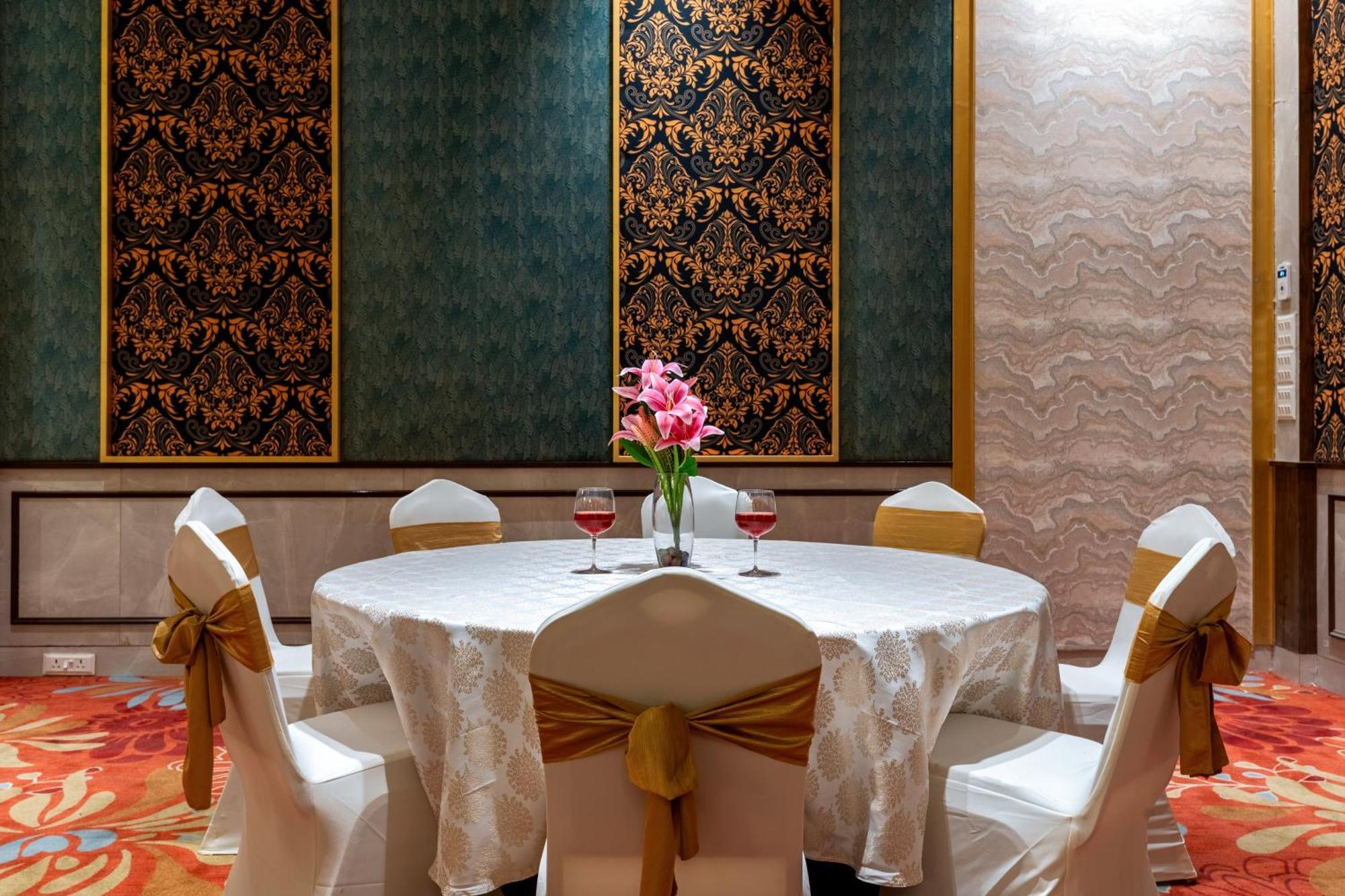 Sayaji & Hotel 5*