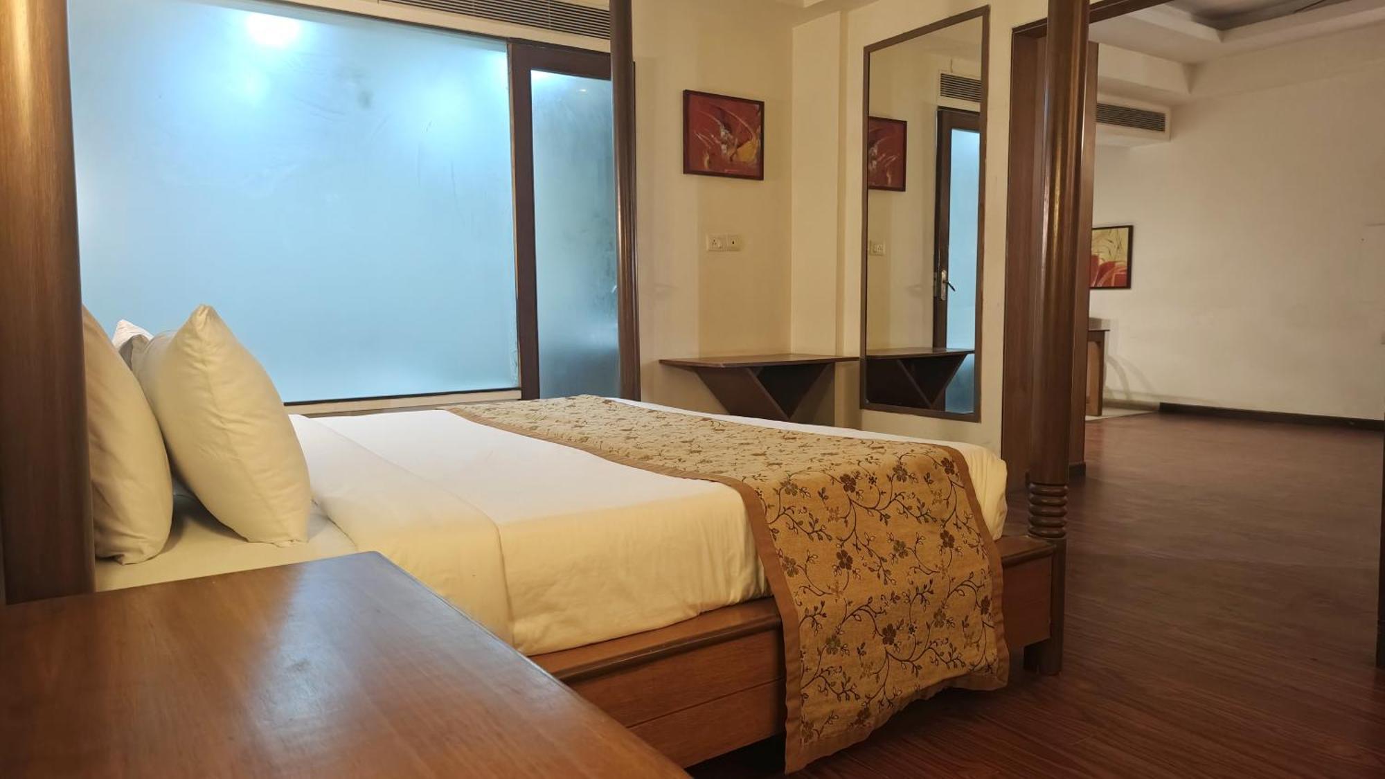 The Sky Imperial, 4*