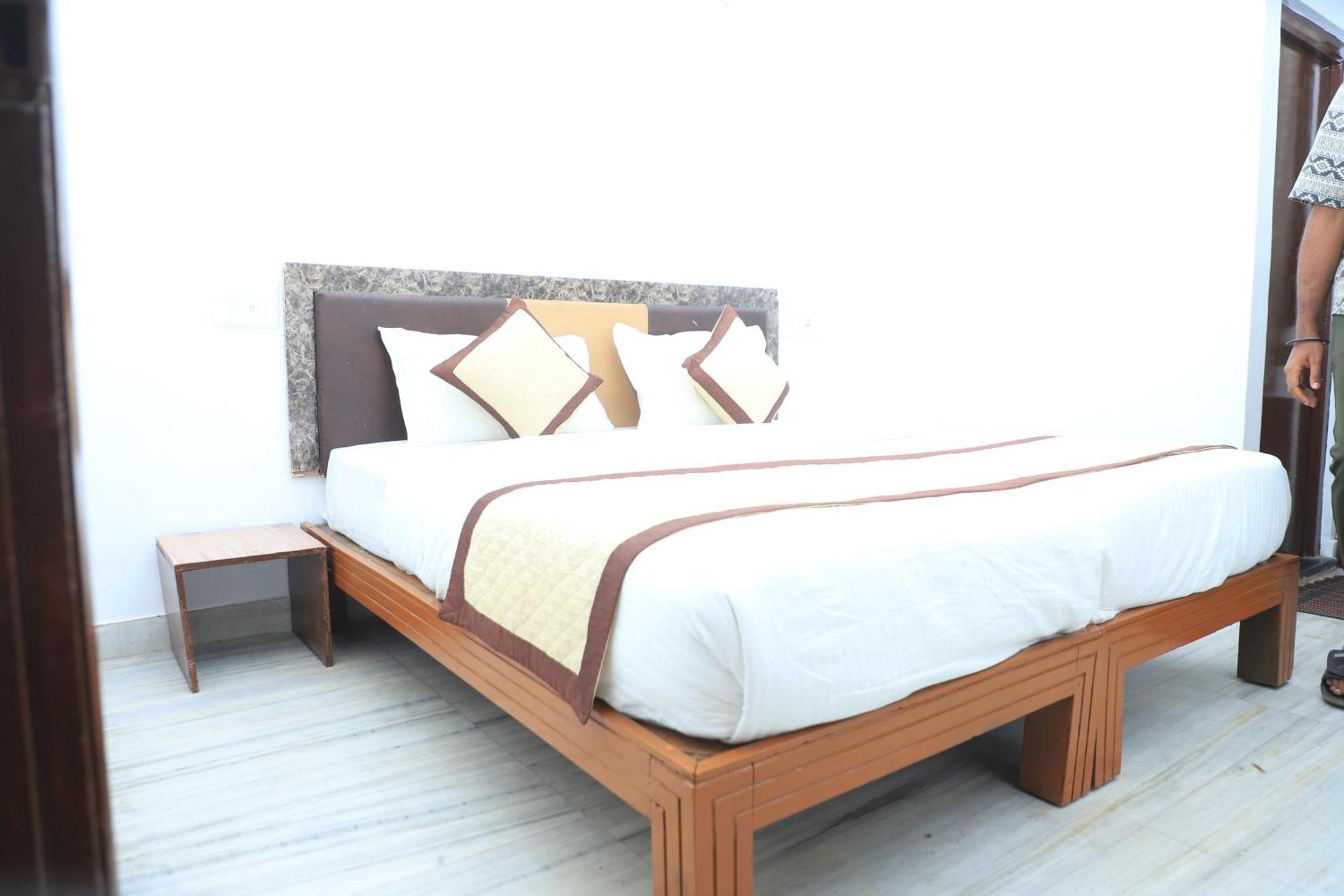 Hotel Ranakunj *