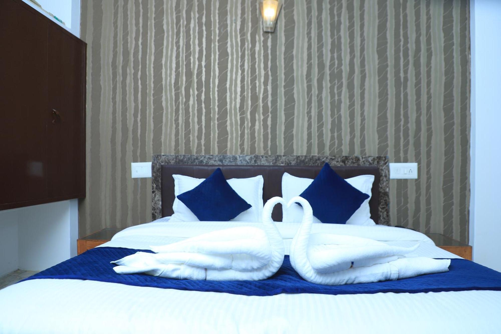 Ranakunj Hotel *