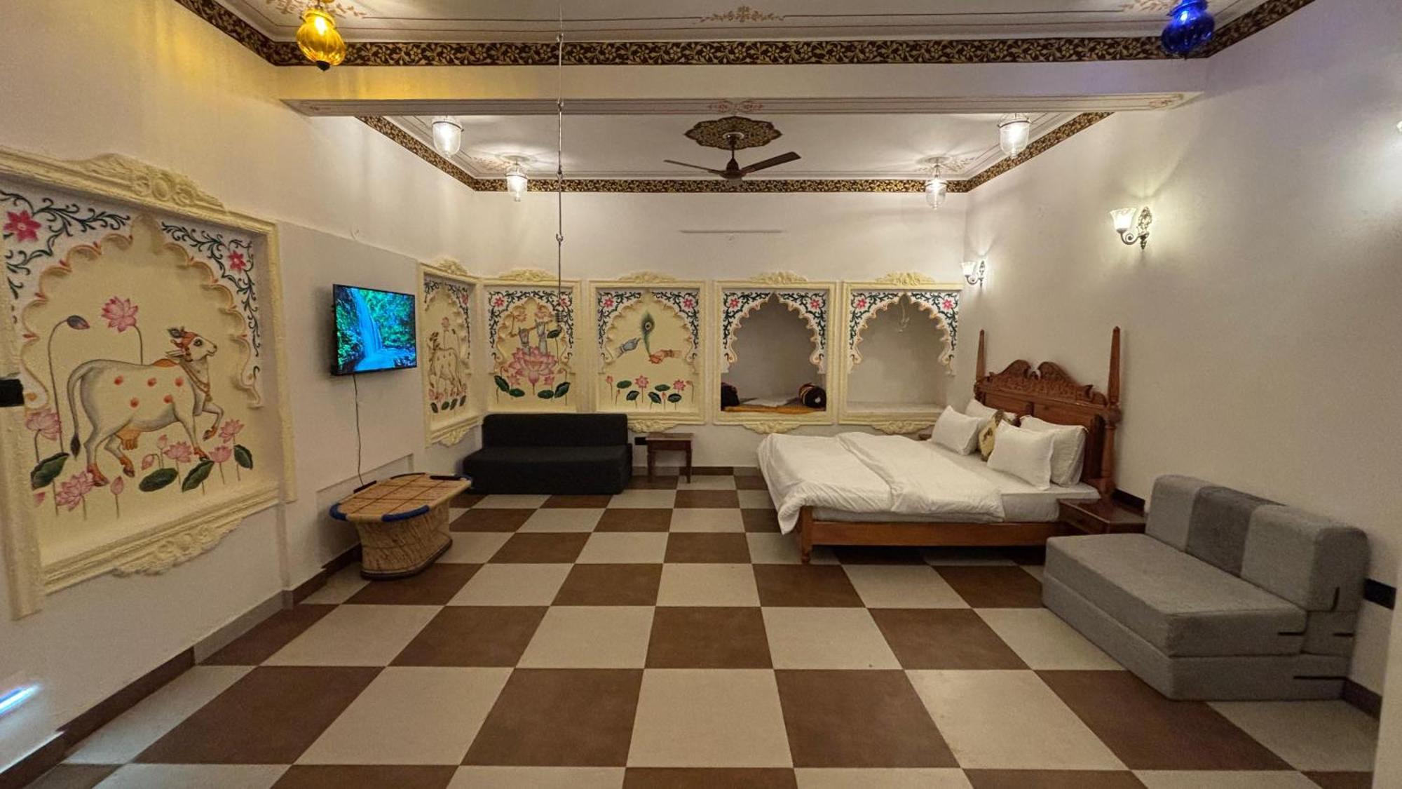 Ushaan Haveli Hotel *