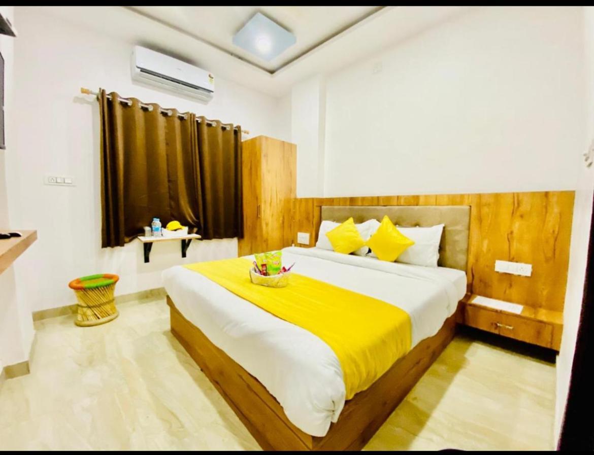Vallabhgarh A Facing Balcony 3*
