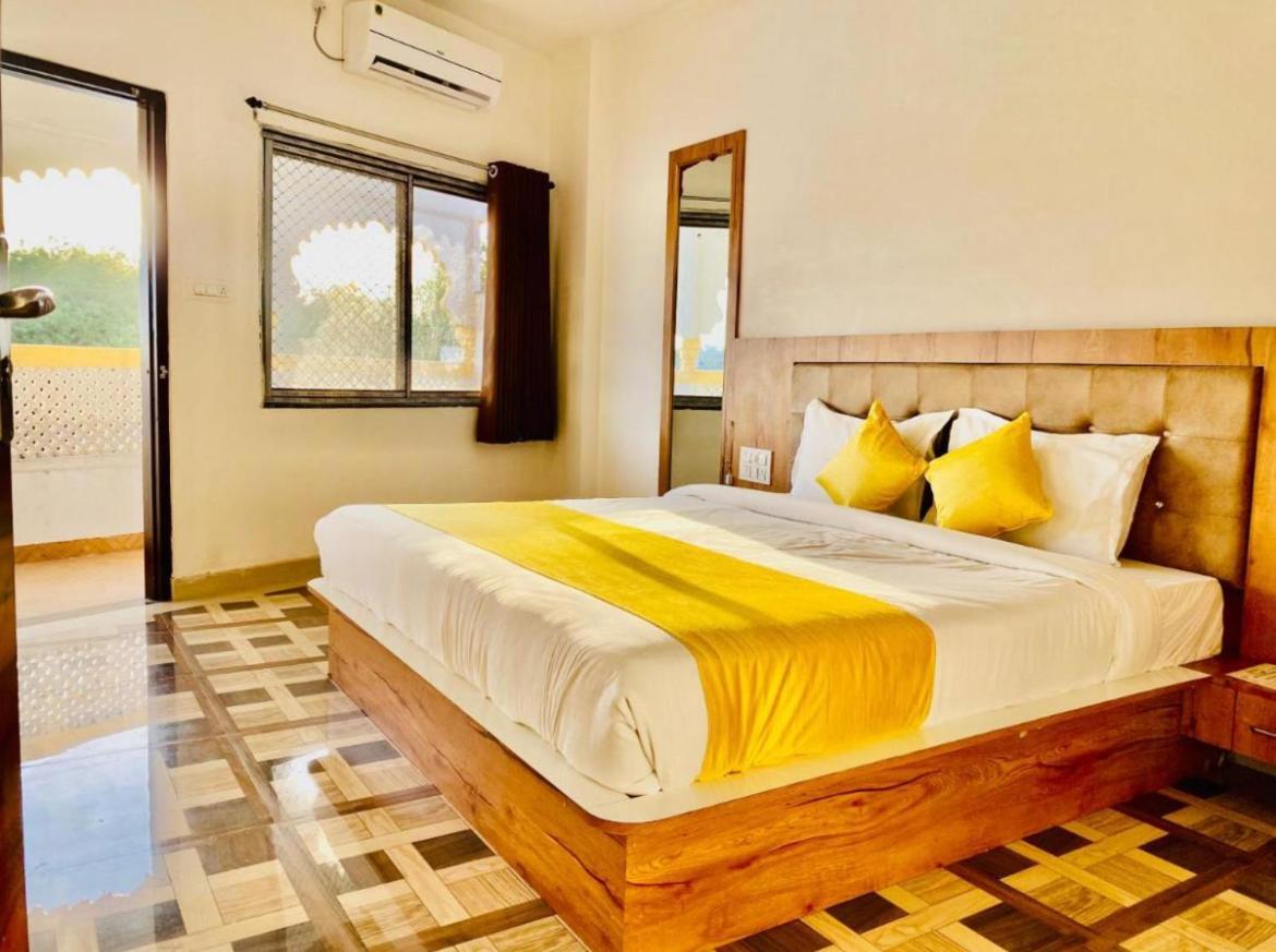 Hotel Vallabhgarh A Facing Balcony 3*