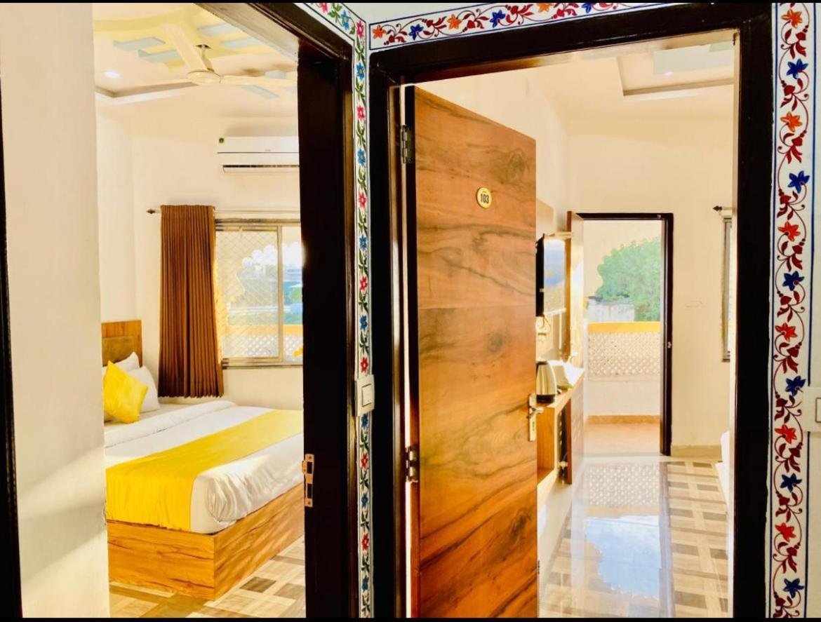 Vallabhgarh A Facing Balcony Udaipur
