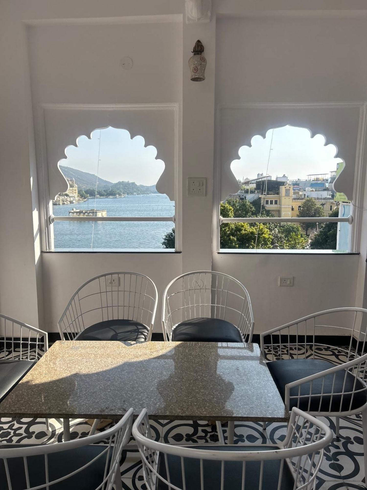 The White House On Pichola Twh Hotel Udaipur