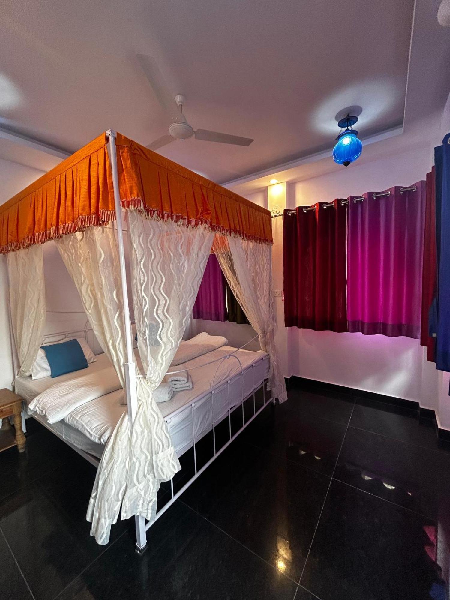 Hotel The White House On Pichola Twh