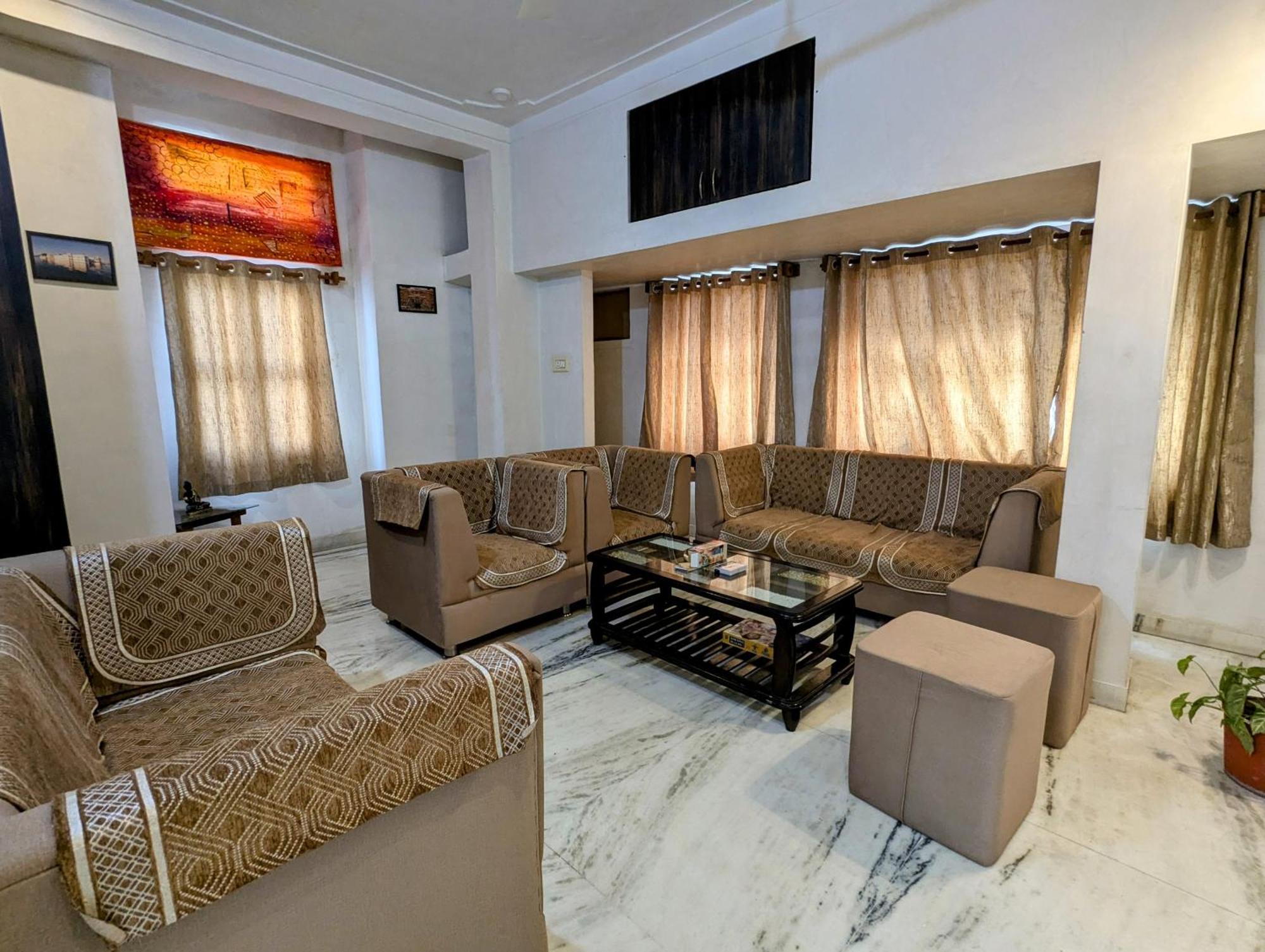 Punia's Staycation Hostel Udaipur