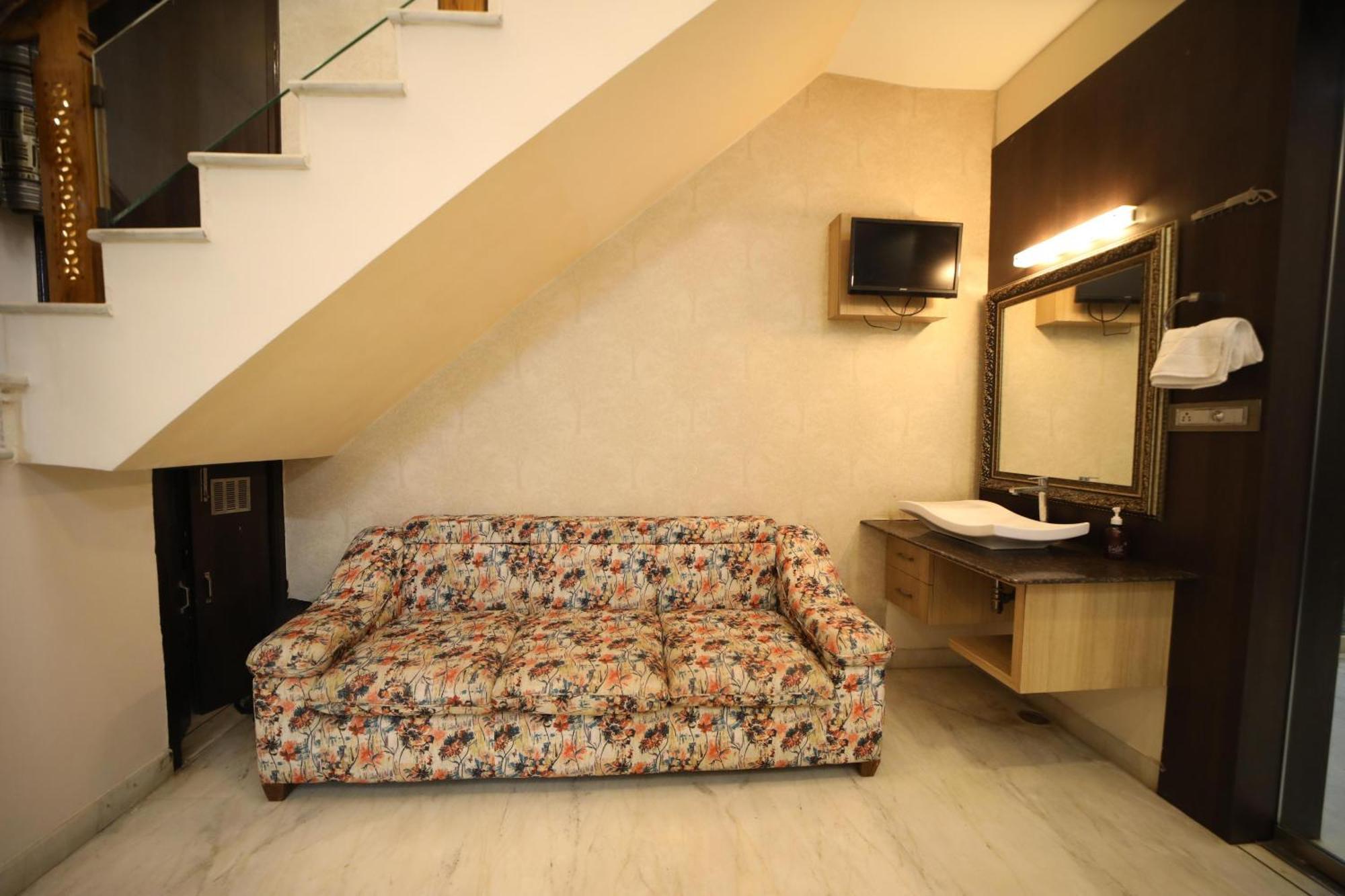 Casa Vista Hideaway 4br By Homeyhuts Guest house Udaipur