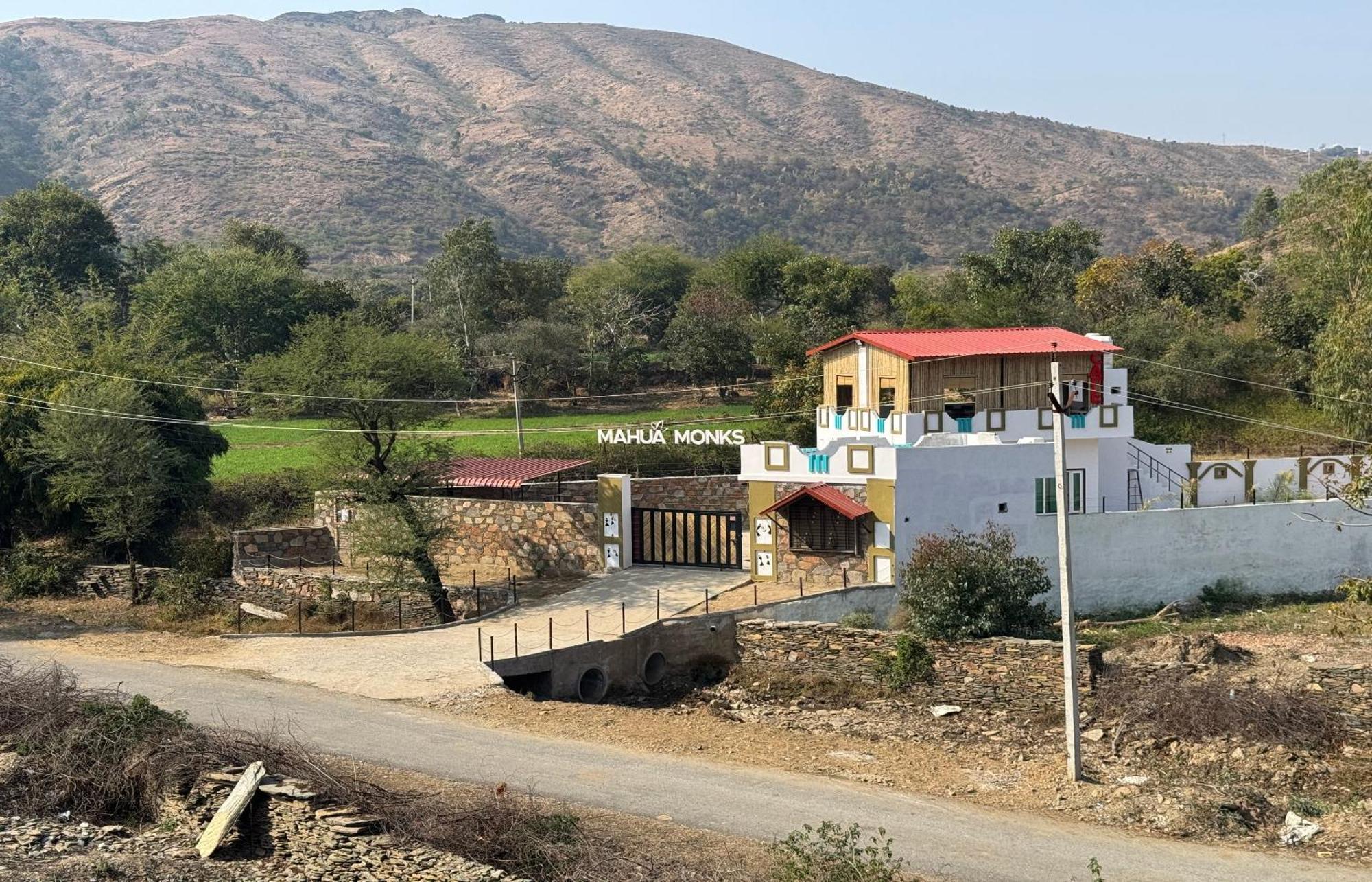Mahua Monks Hotel *